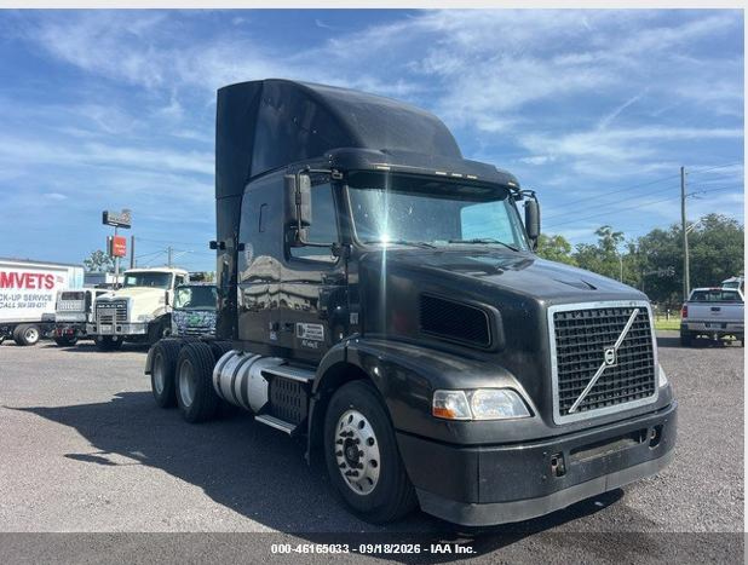 2015 Volvo VN VIN 4V4MC9EG8FN173798 — IAAI salvage auction photo