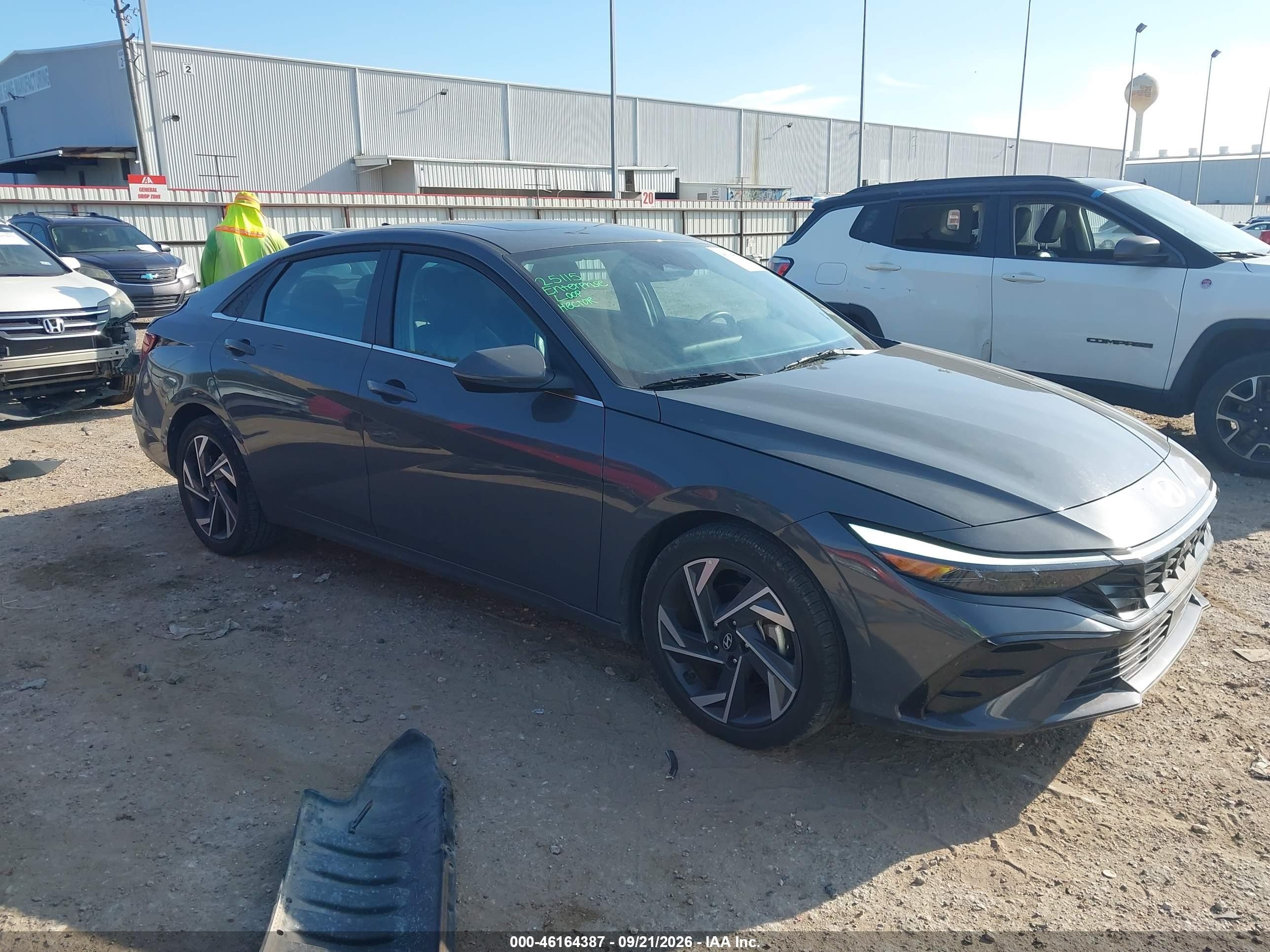 2025 Hyundai Elantra VIN KMHLP4DG2SU058870 — IAAI salvage auction photo