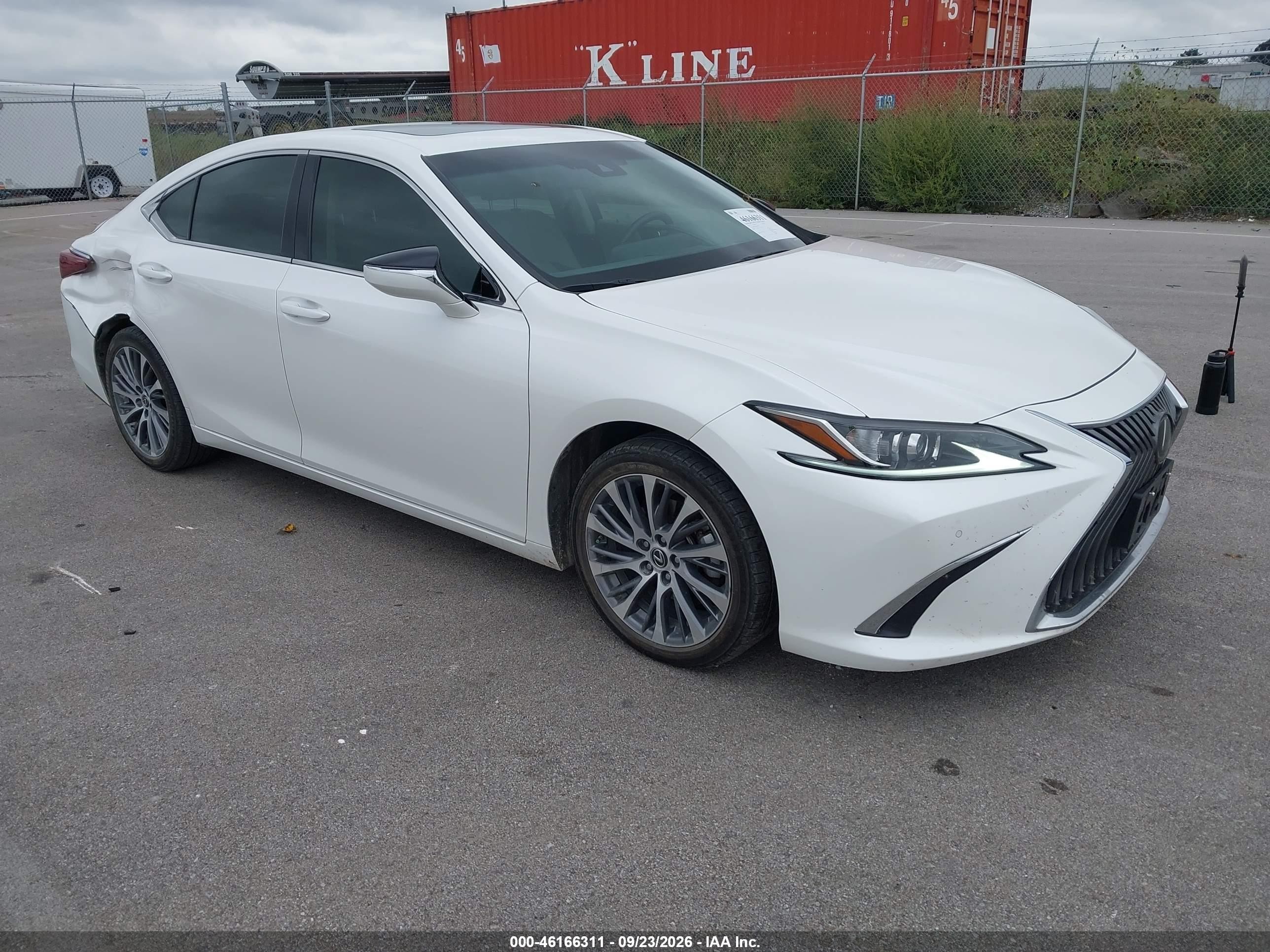 2019 Lexus ES 350 VIN 58ABZ1B1XKU030746 — IAAI salvage auction photo