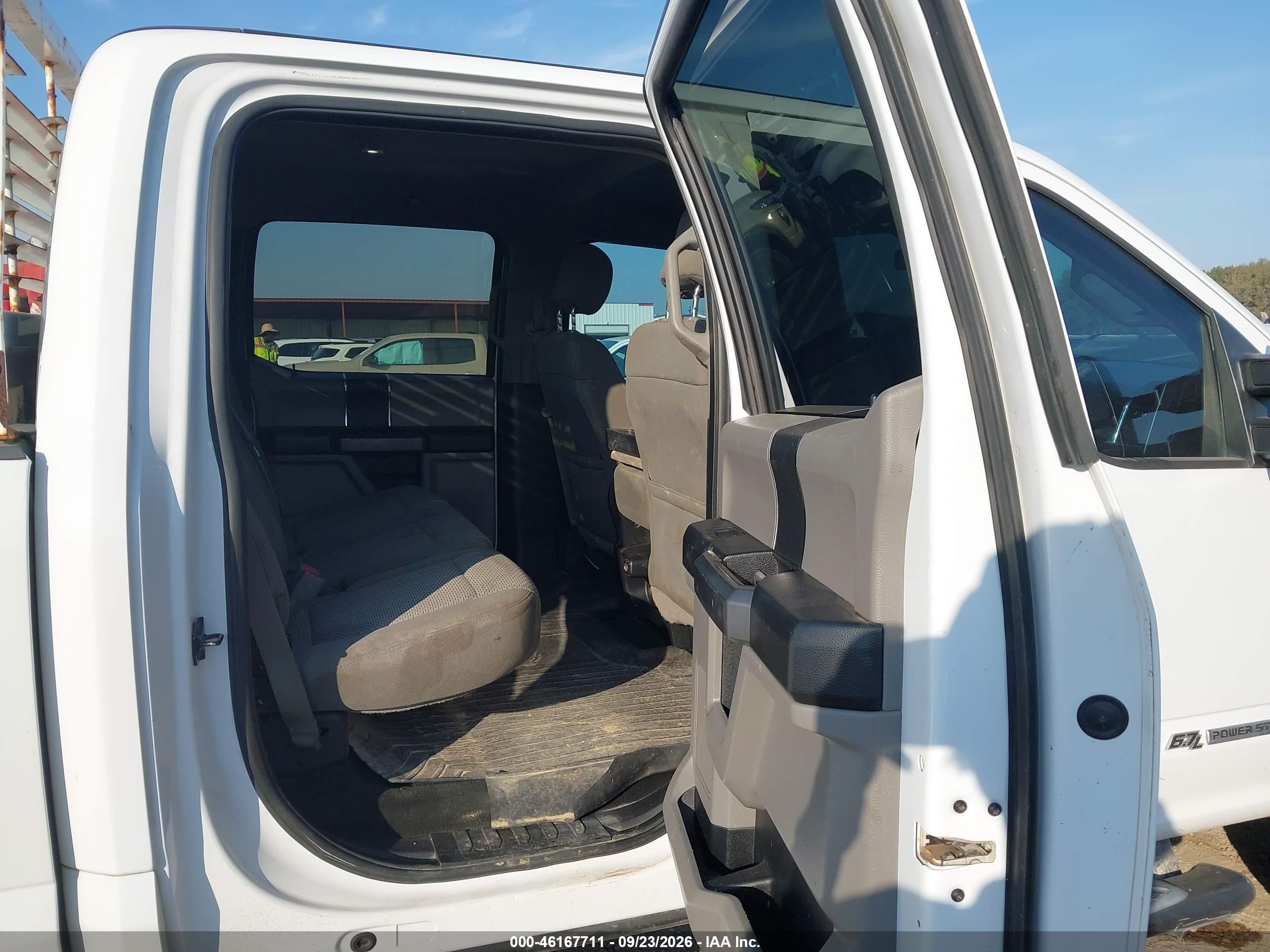 2017 Ford F-350 VIN 1FT8W3BT3HED18591 IAAI salvage auction — Rear End, Enterprise Vehicles Clear Only (Texas), sold $7,450 on 2026-09-29 (photo 8)