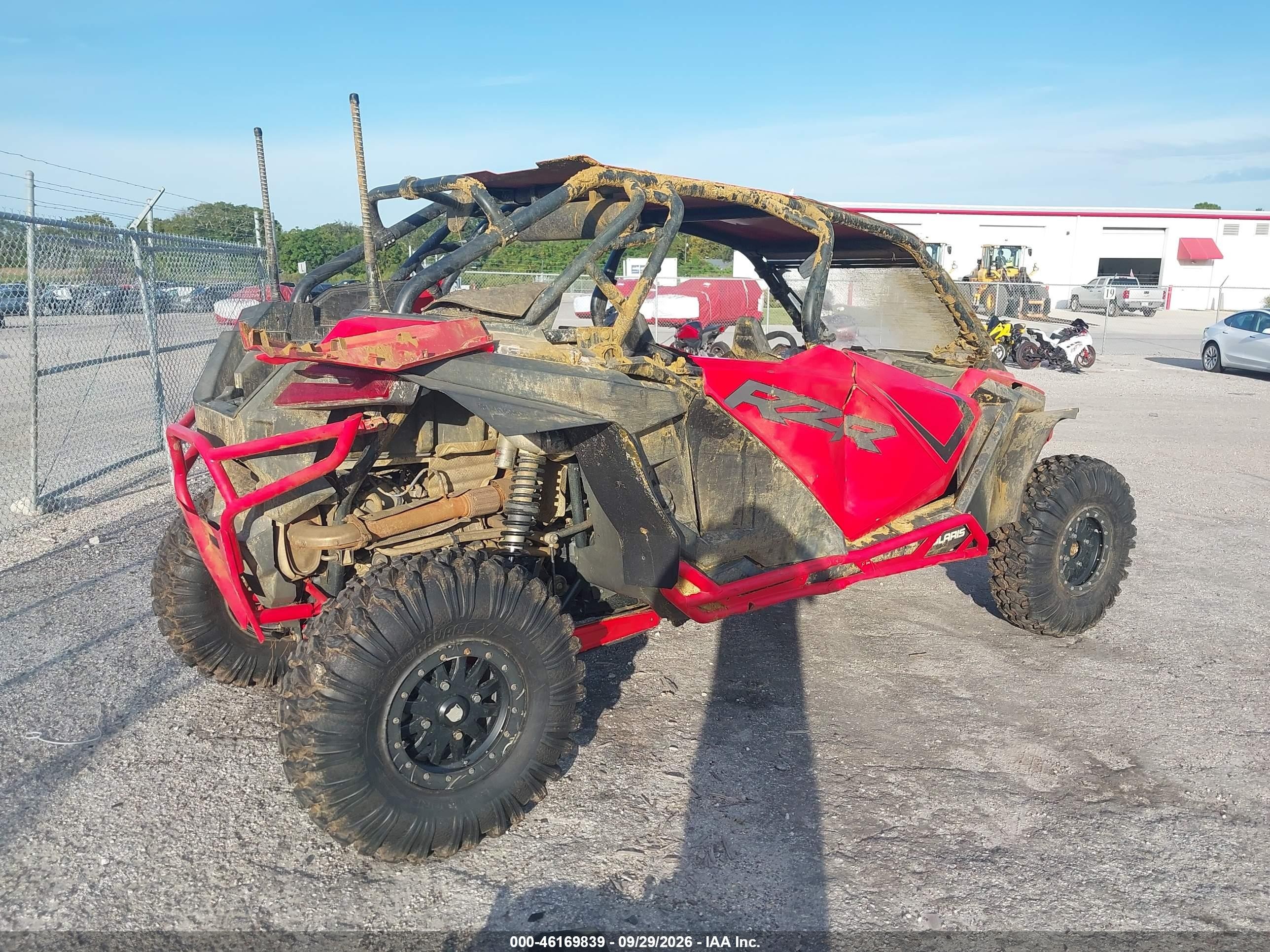 2020 Polaris Rzr VIN 3NSR4B925LG825252 IAAI salvage auction — Side, Clear (Florida), sold $7,650 on 2026-10-10 (photo 4)