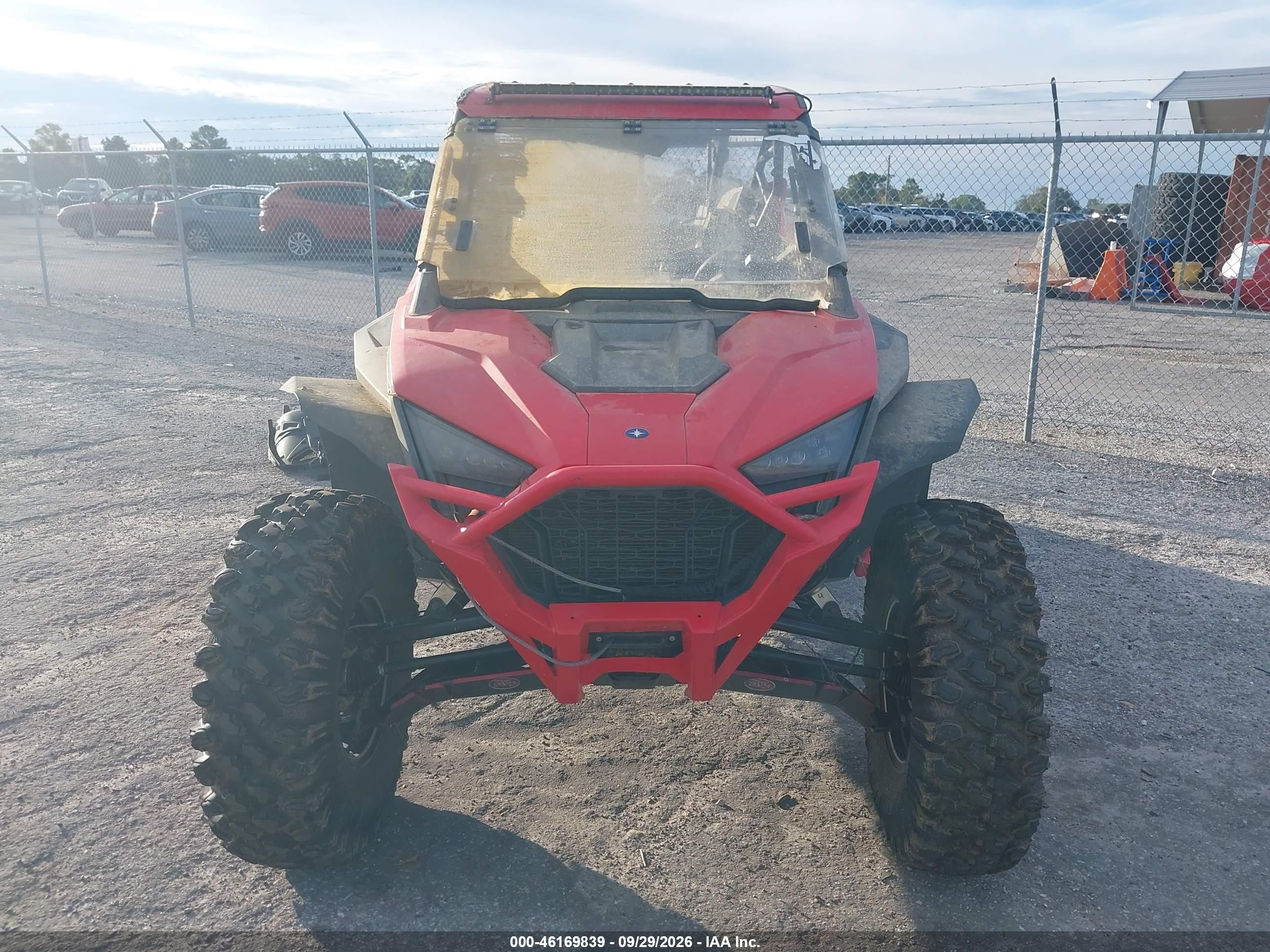 2020 Polaris Rzr VIN 3NSR4B925LG825252 IAAI salvage auction — Side, Clear (Florida), sold $7,650 on 2026-10-10 (photo 5)