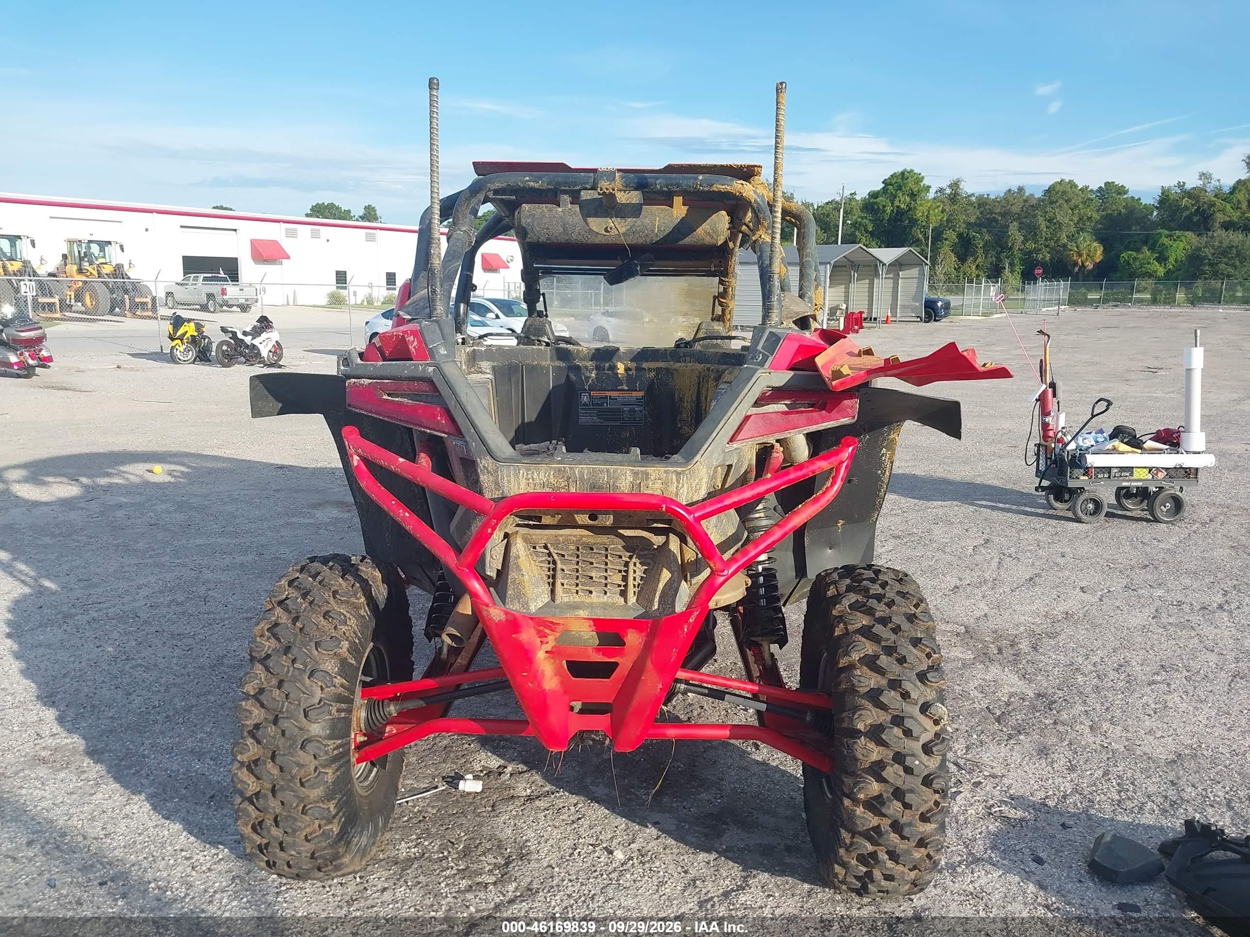 2020 Polaris Rzr VIN 3NSR4B925LG825252 IAAI salvage auction — Side, Clear (Florida), sold $7,650 on 2026-10-10 (photo 6)