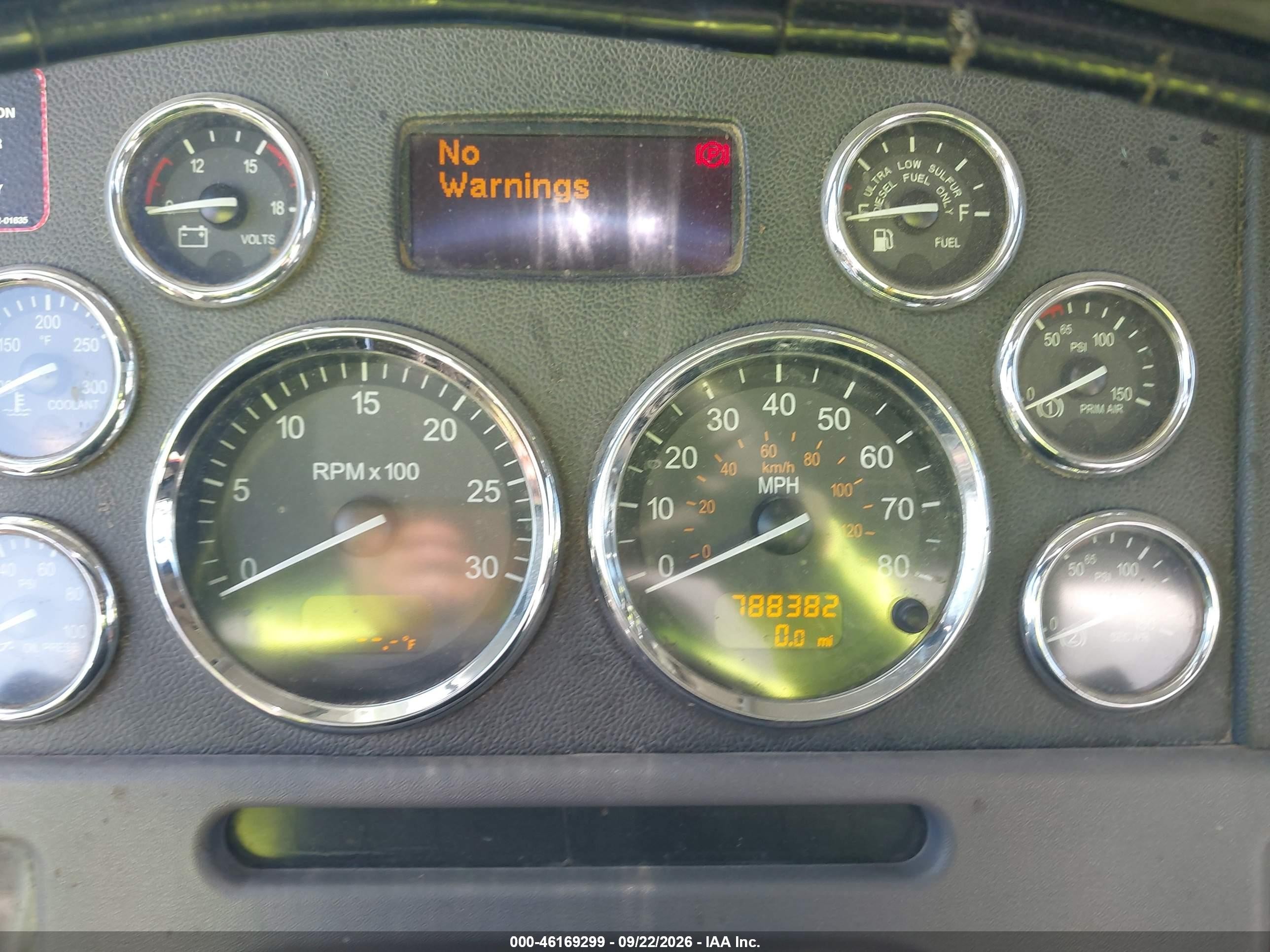 2013 Peterbilt 386 VIN 1XPHD49X0DD178373 IAAI salvage auction — Front End, Salvage (California), sold $12,500 on 2026-10-09 (photo 5)