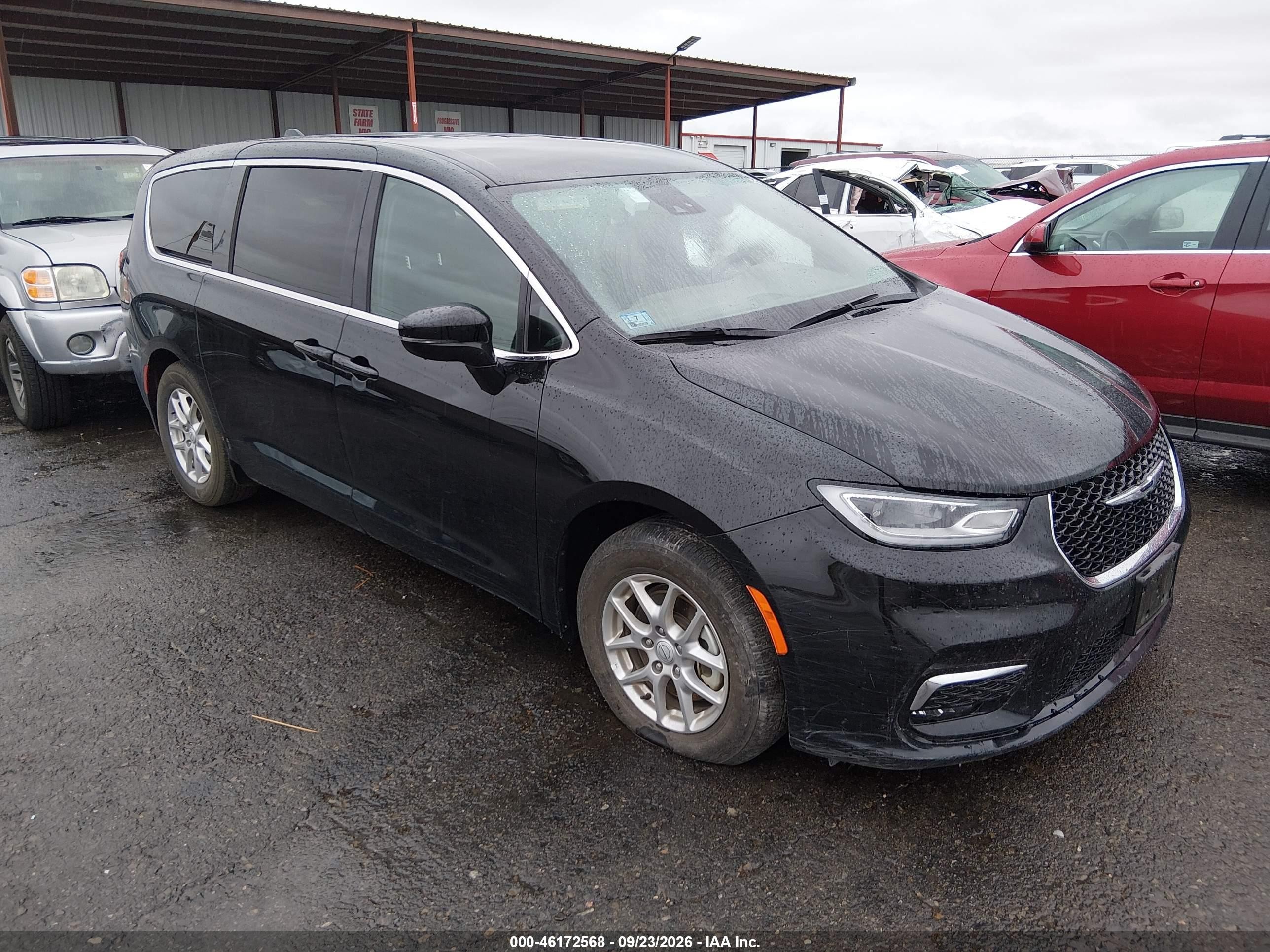 2025 Chrysler Pacifica VIN 2C4RC1BG8SR600790 — IAAI salvage auction photo