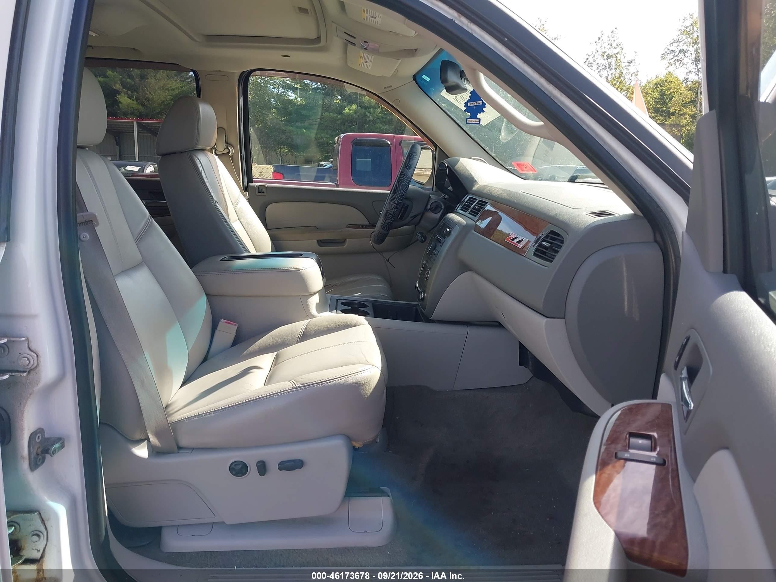 2007 Gmc Sierra 1500 VIN 2GTEK13Y371511062 IAAI salvage auction — Normal Wear, Original (New Hampshire), sold $1,125 on 2026-10-11 (photo 5)