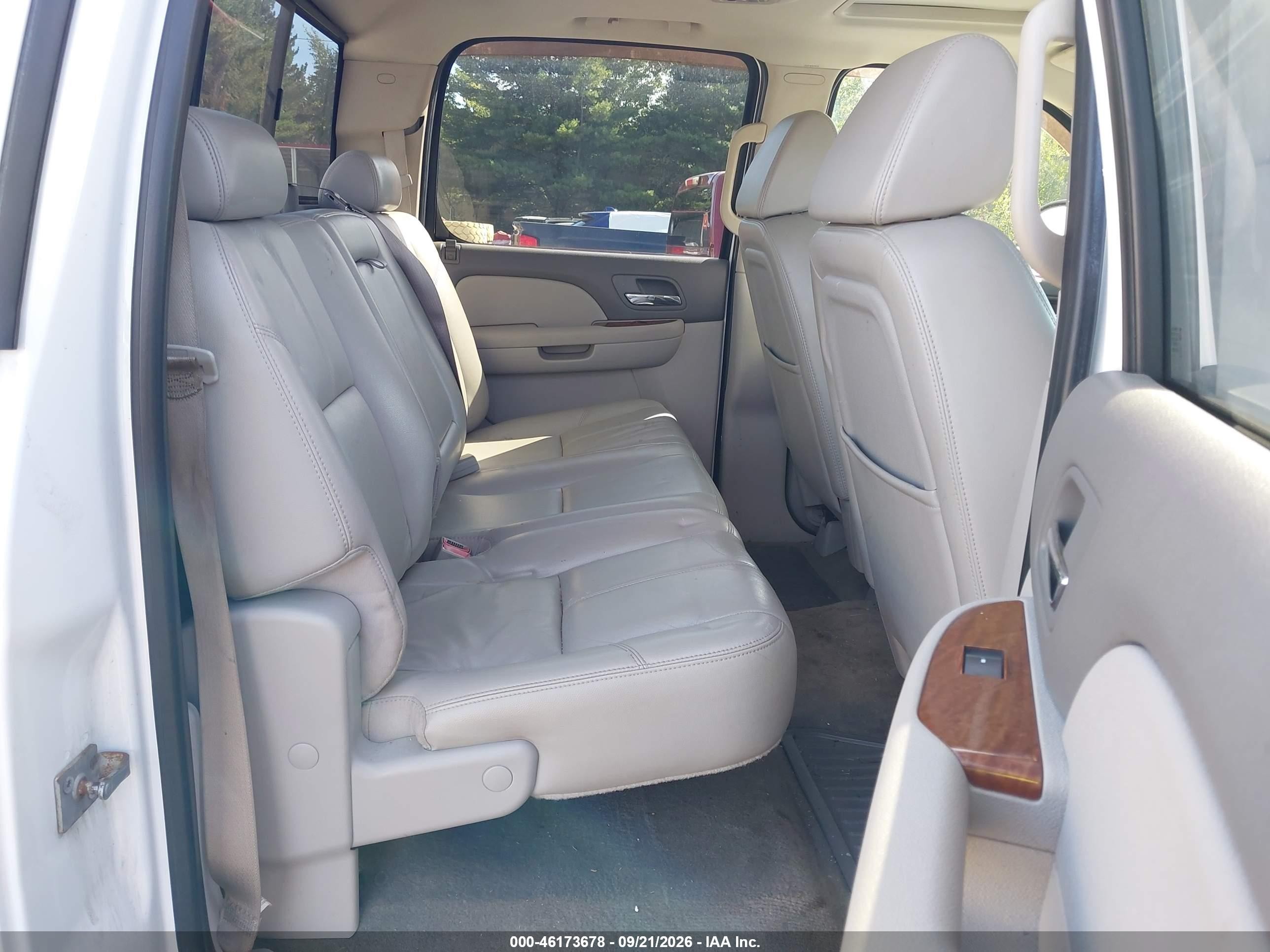 2007 Gmc Sierra 1500 VIN 2GTEK13Y371511062 IAAI salvage auction — Normal Wear, Original (New Hampshire), sold $1,125 on 2026-10-11 (photo 8)
