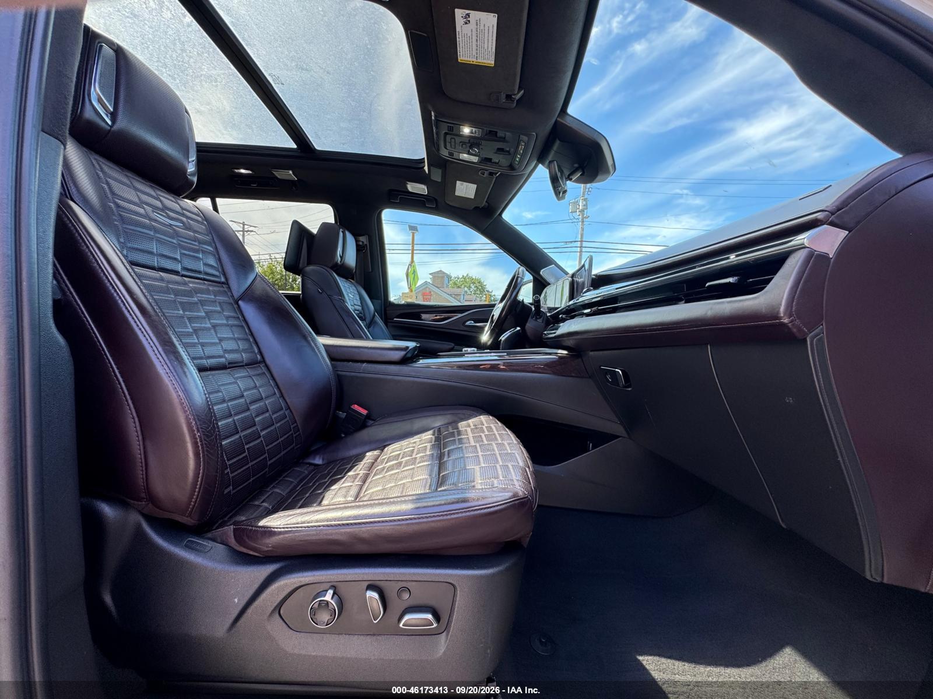 2021 Cadillac Escalade VIN 1GYS4GKLXMR226068 IAAI salvage auction — Mechanical, Original (Texas), sold $21,600 on 2026-10-07 (photo 5)