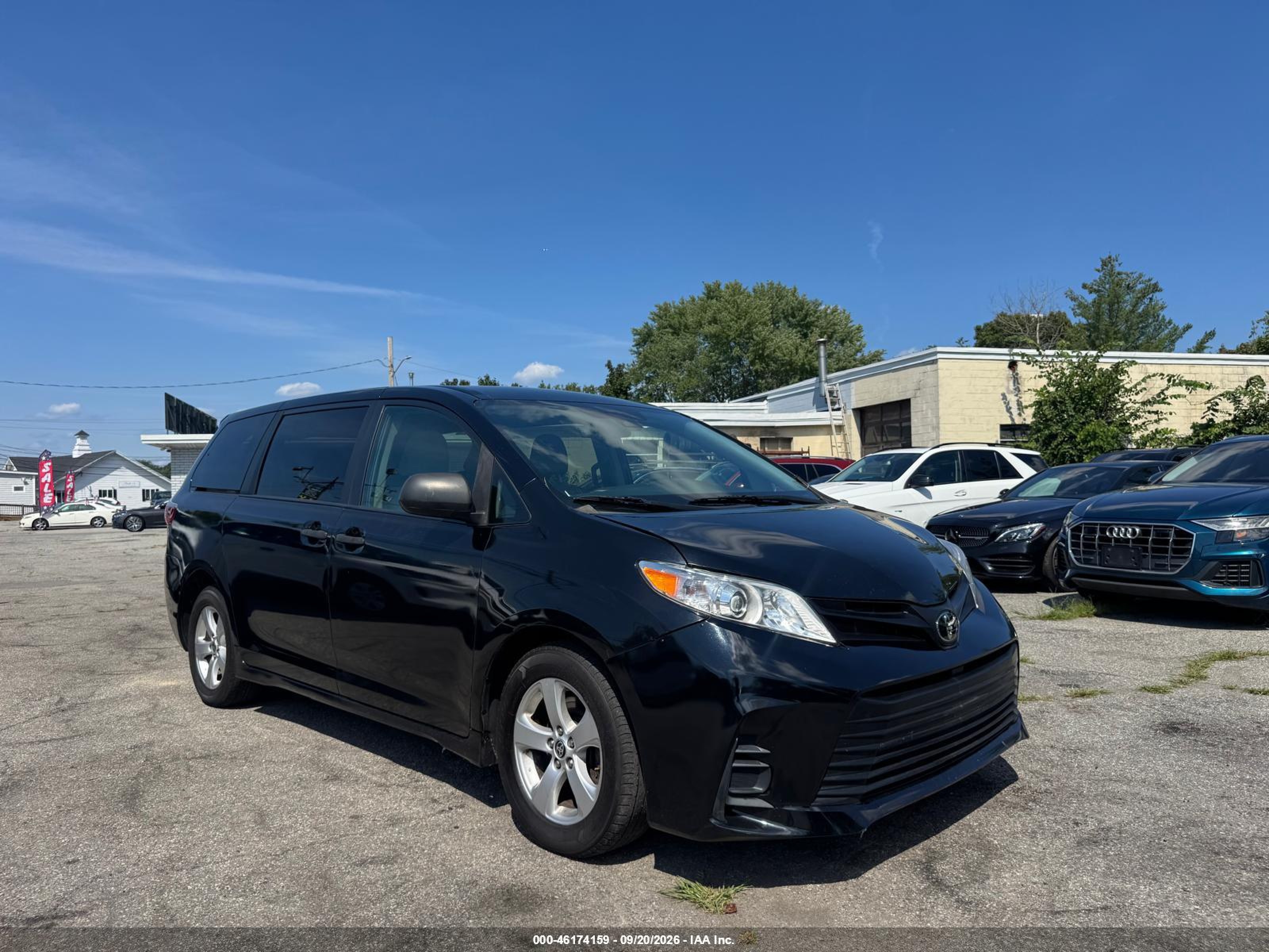 2020 Toyota Sienna VIN 5TDZZ3DCXLS083327 IAAI salvage auction — Unknown, Clear (Virginia), sold $8,500 on 2026-10-19 (photo 1)
