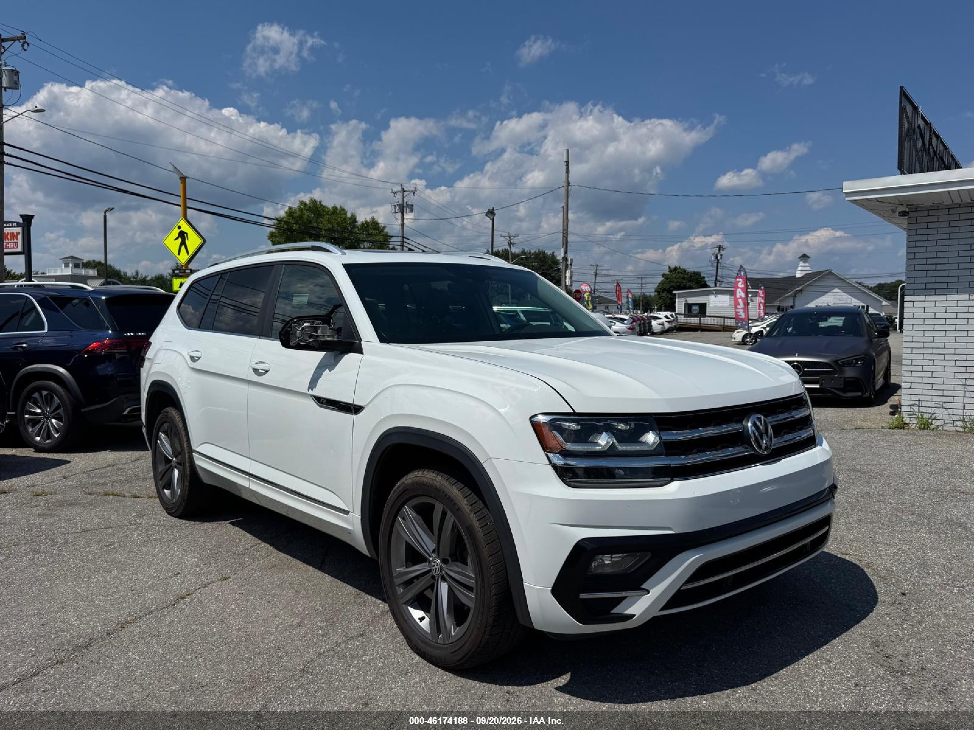 2019 Volkswagen Atlas VIN 1V2RR2CA3KC579496 — IAAI salvage auction photo