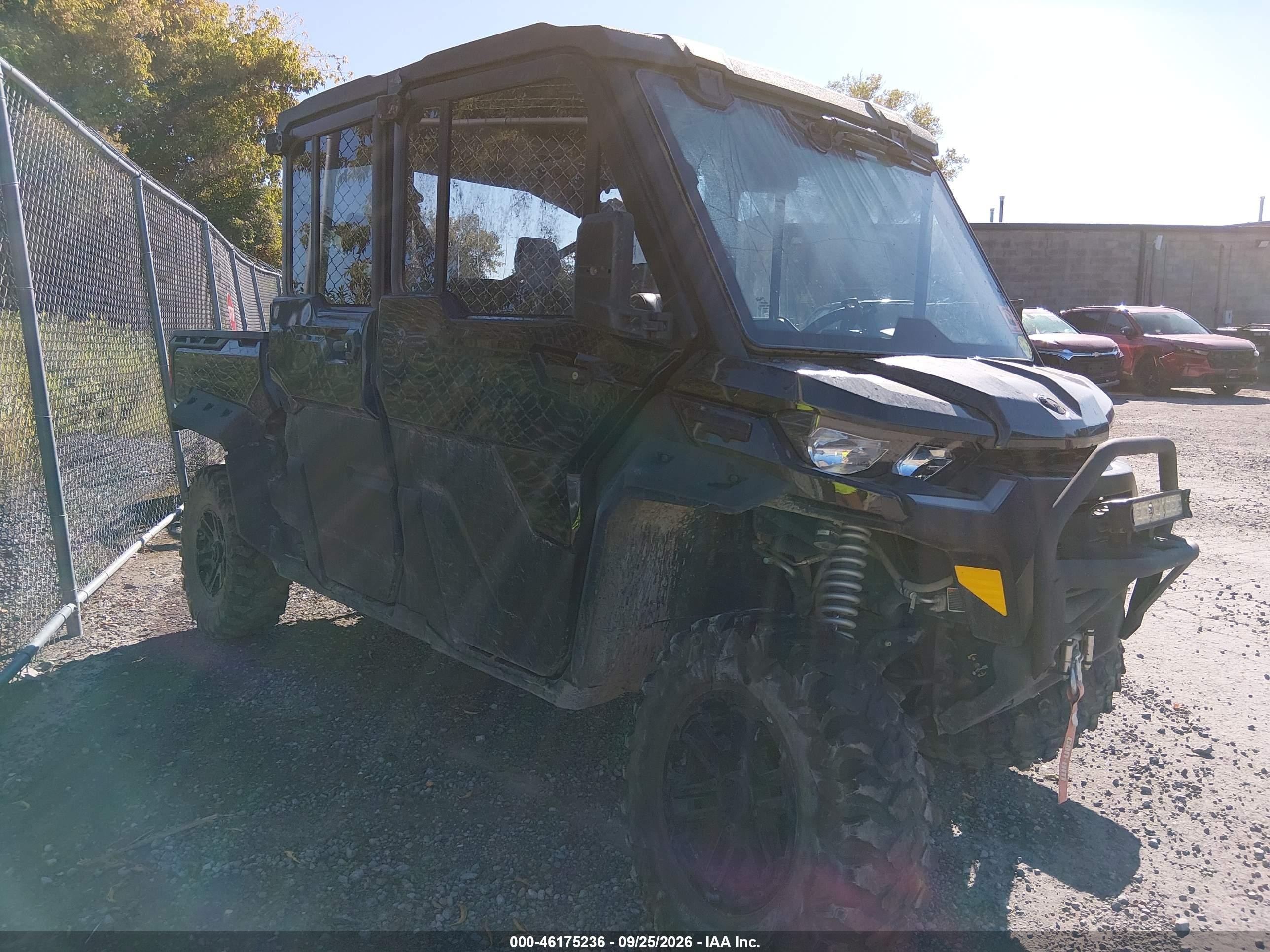 2025 Can-Am Defender VIN 3JBUUAX44SK013613 — IAAI salvage auction photo