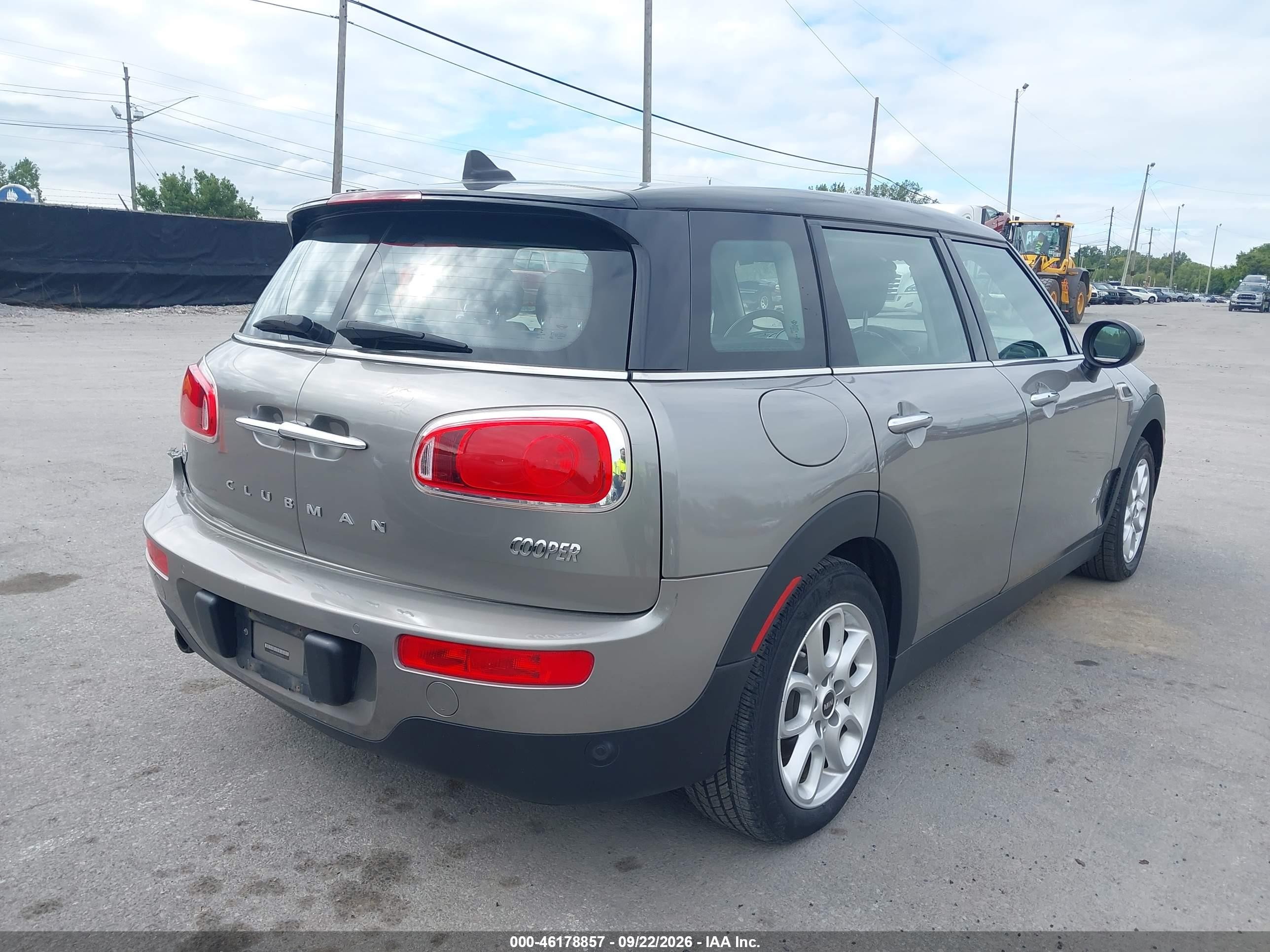 2017 Mini Clubman VIN WMWLU1C58H2F27279 IAAI salvage auction — Rear End, Salvage (Ohio), sold $4,150 on 2026-09-30 (photo 4)