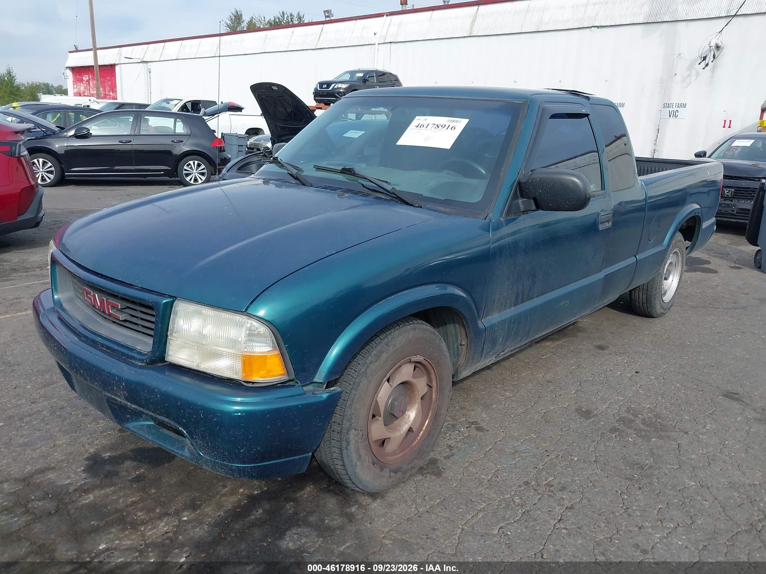 1998 GMC Sonoma VIN 1GTCS19X3W8538067 IAAI salvage auction — Normal Wear, Salvage (Oregon), sold $500 on 2026-10-02 (photo 2)