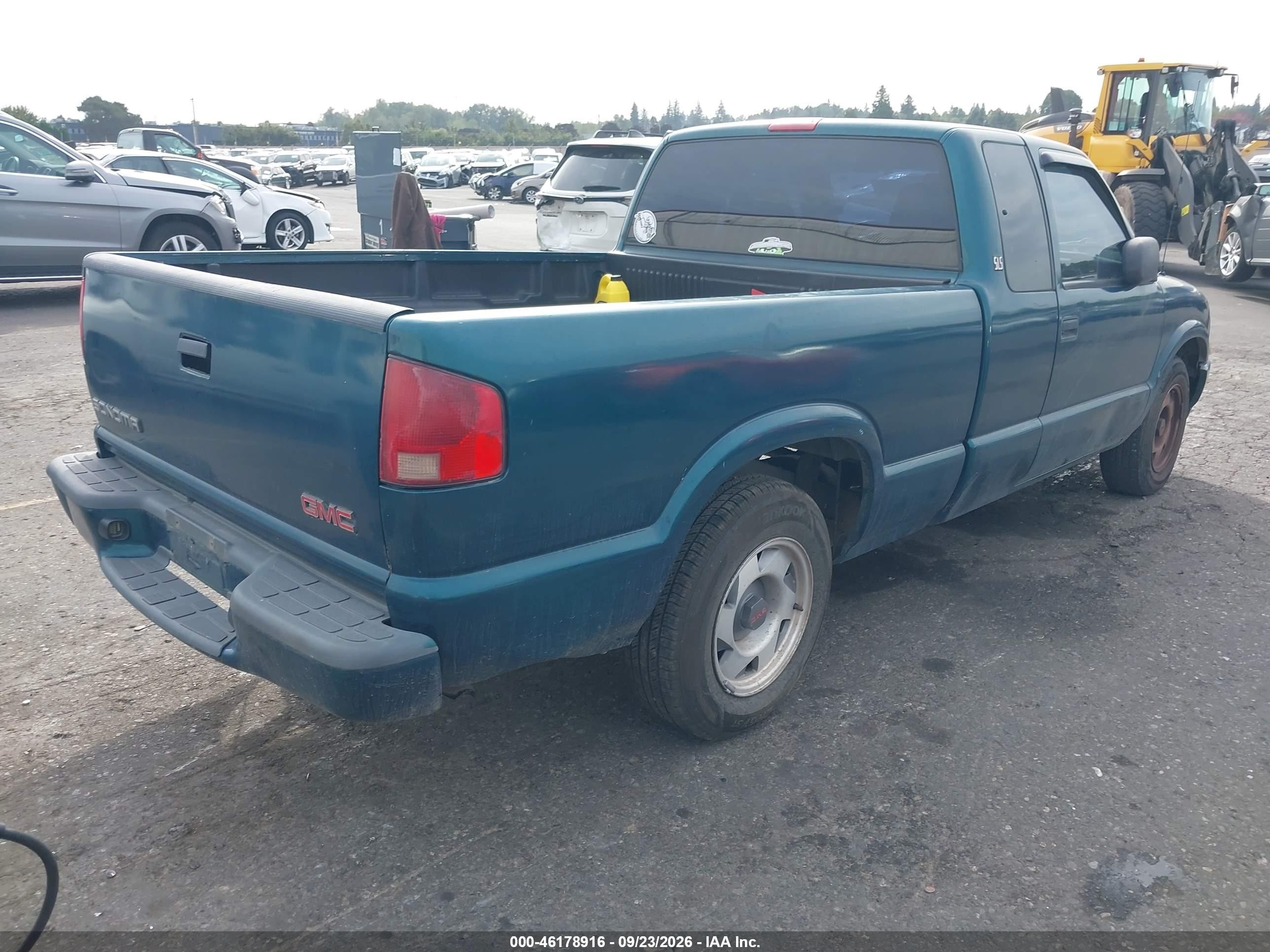 1998 GMC Sonoma VIN 1GTCS19X3W8538067 IAAI salvage auction — Normal Wear, Salvage (Oregon), sold $500 on 2026-10-02 (photo 4)