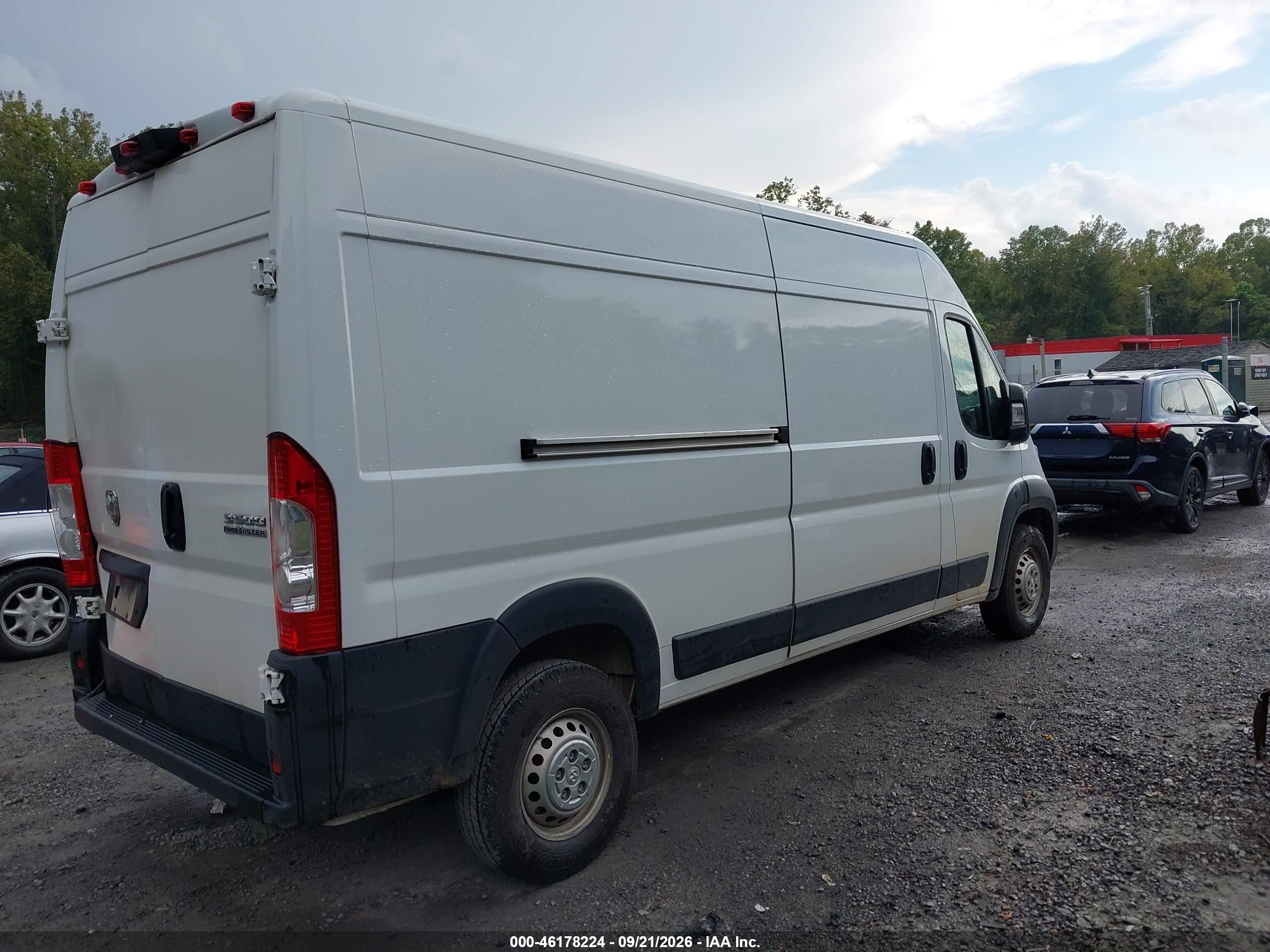 2025 Ram ProMaster 3500 VIN 3C6MRVHG0SE550225 IAAI salvage auction — Side, Enterprise Vehicles Clear Only (Virginia), sold $20,000 on 2026-09-24 (photo 4)