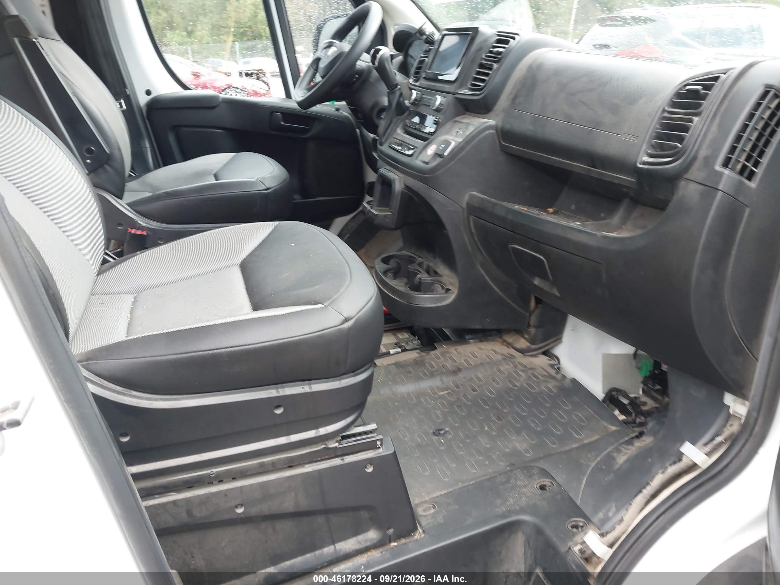 2025 Ram ProMaster 3500 VIN 3C6MRVHG0SE550225 IAAI salvage auction — Side, Enterprise Vehicles Clear Only (Virginia), sold $20,000 on 2026-09-24 (photo 5)