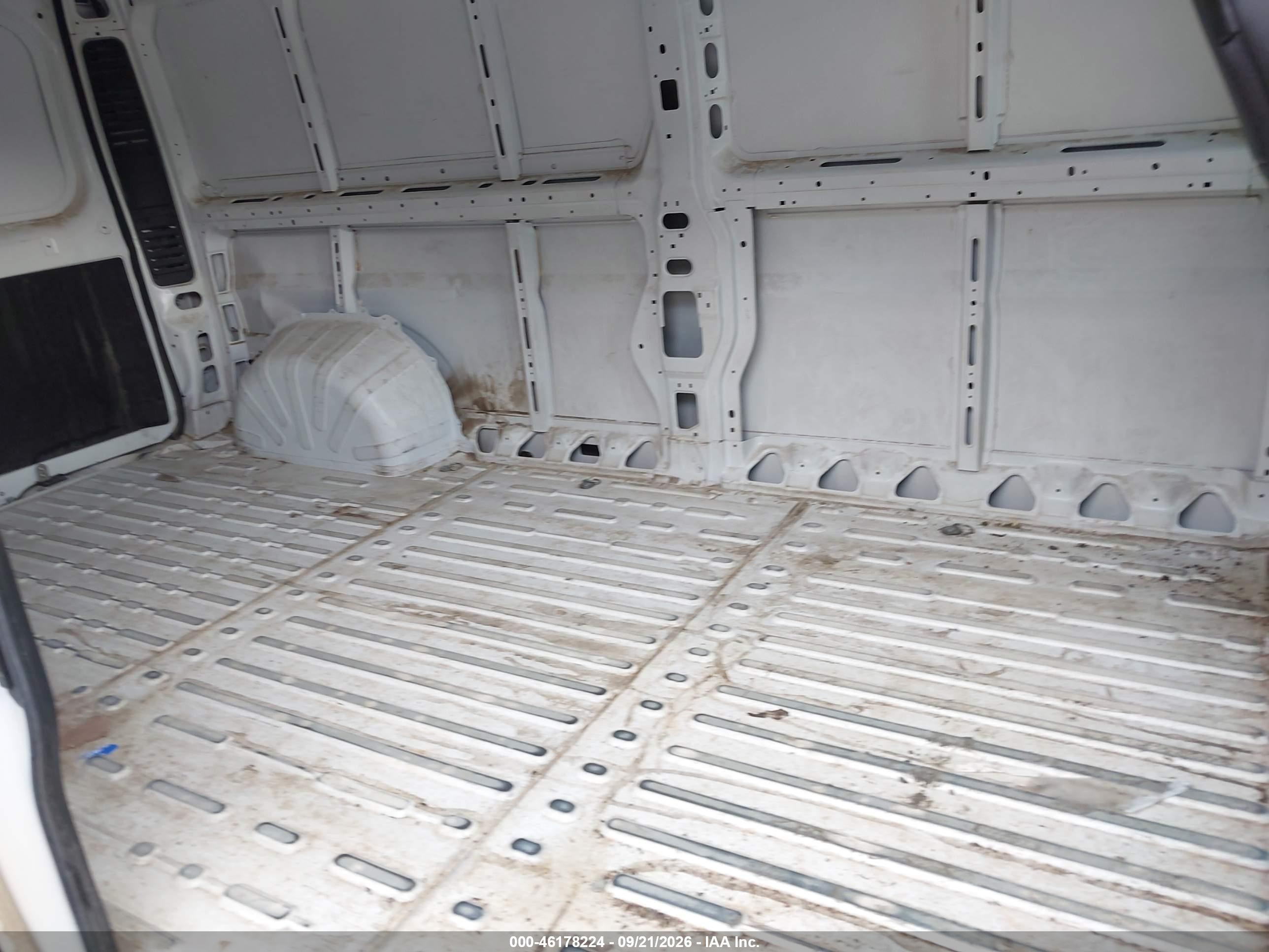 2025 Ram ProMaster 3500 VIN 3C6MRVHG0SE550225 IAAI salvage auction — Side, Enterprise Vehicles Clear Only (Virginia), sold $20,000 on 2026-09-24 (photo 8)