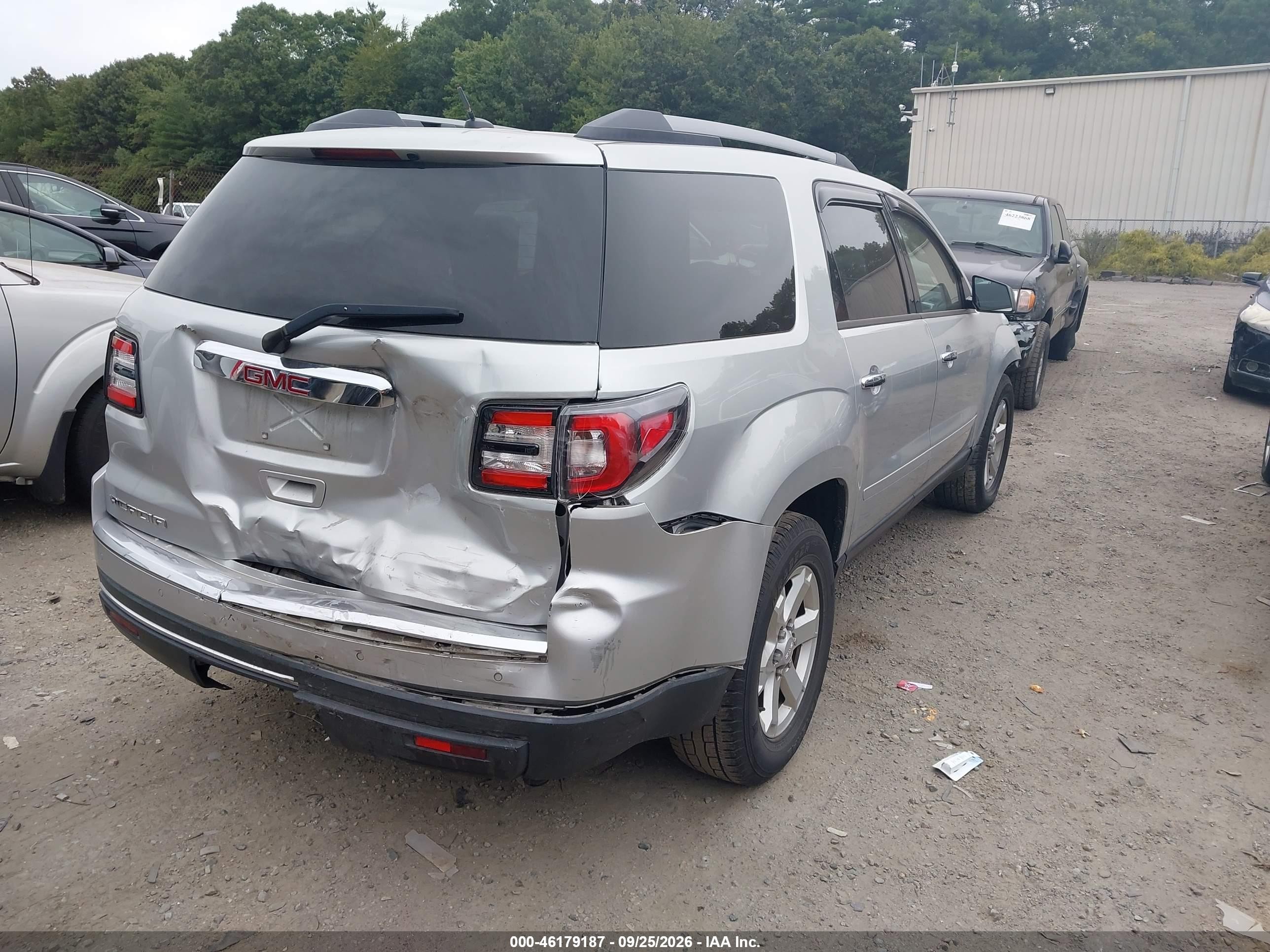 2015 Gmc Acadia VIN 1GKKRNED8FJ139145 IAAI salvage auction — Front & Rear, Clear (Massachusetts), sold $575 on 2026-10-07 (photo 4)