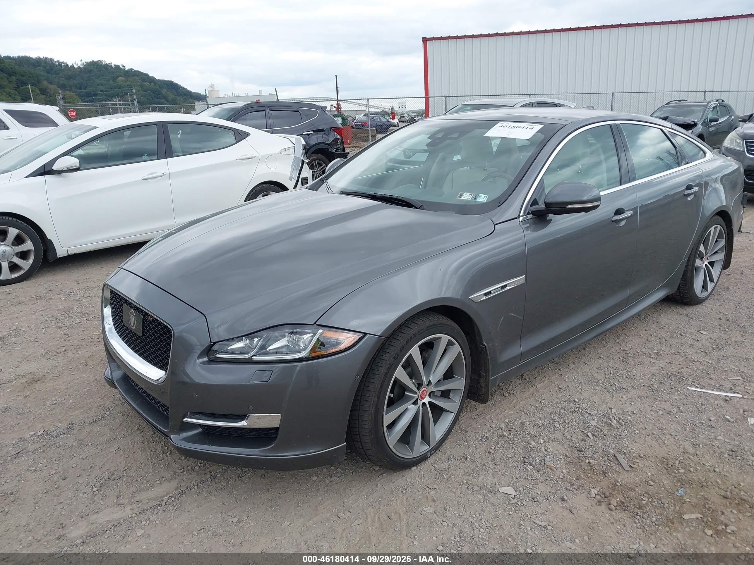 2019 Jaguar Xj VIN SAJWJ1CD8K8W20435 IAAI salvage auction — Side, Salvage (Pennsylvania), sold $13,600 on 2026-10-05 (photo 2)