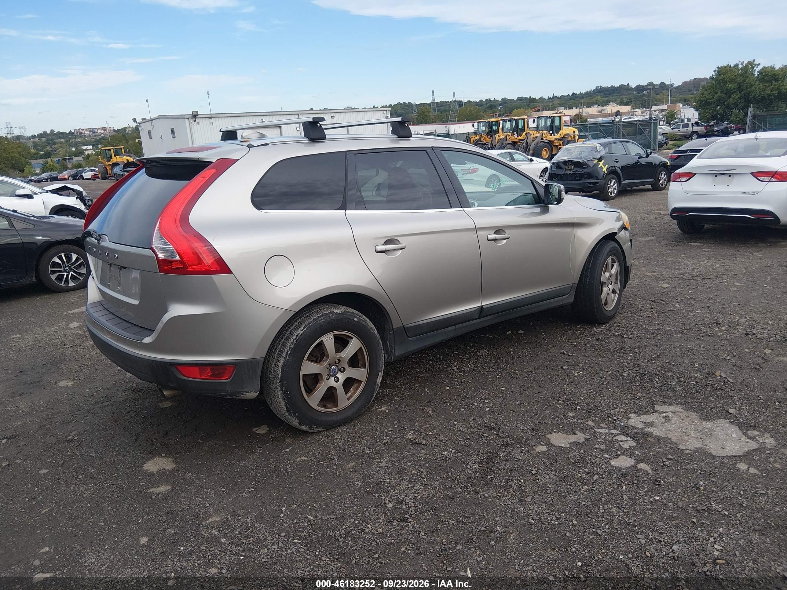 2011 Volvo Xc60 VIN YV4952DL4B2197896 IAAI salvage auction — Unknown, Salvage (Pennsylvania), sold $375 on 2026-10-03 (photo 4)