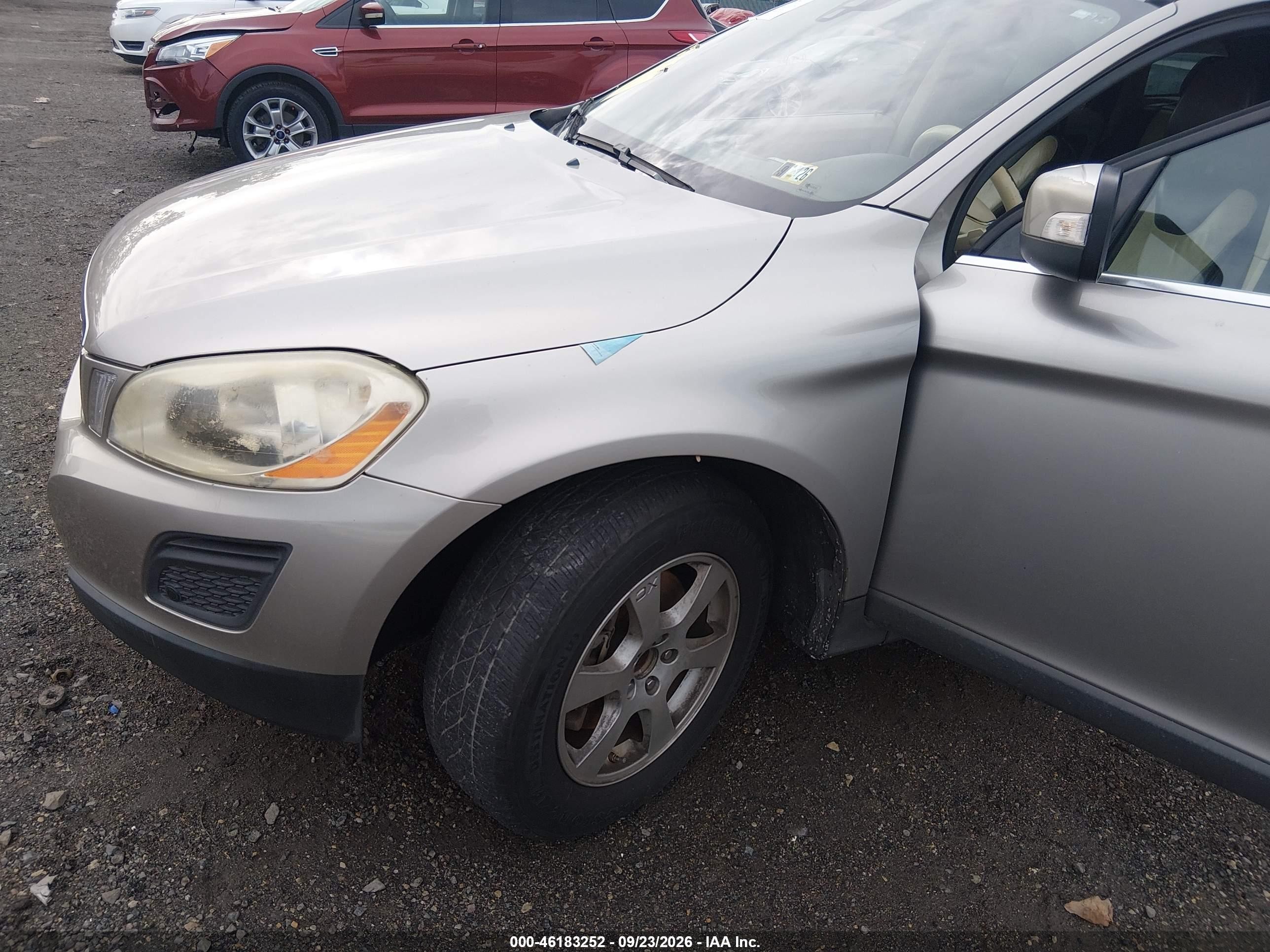 2011 Volvo Xc60 VIN YV4952DL4B2197896 IAAI salvage auction — Unknown, Salvage (Pennsylvania), sold $375 on 2026-10-03 (photo 6)