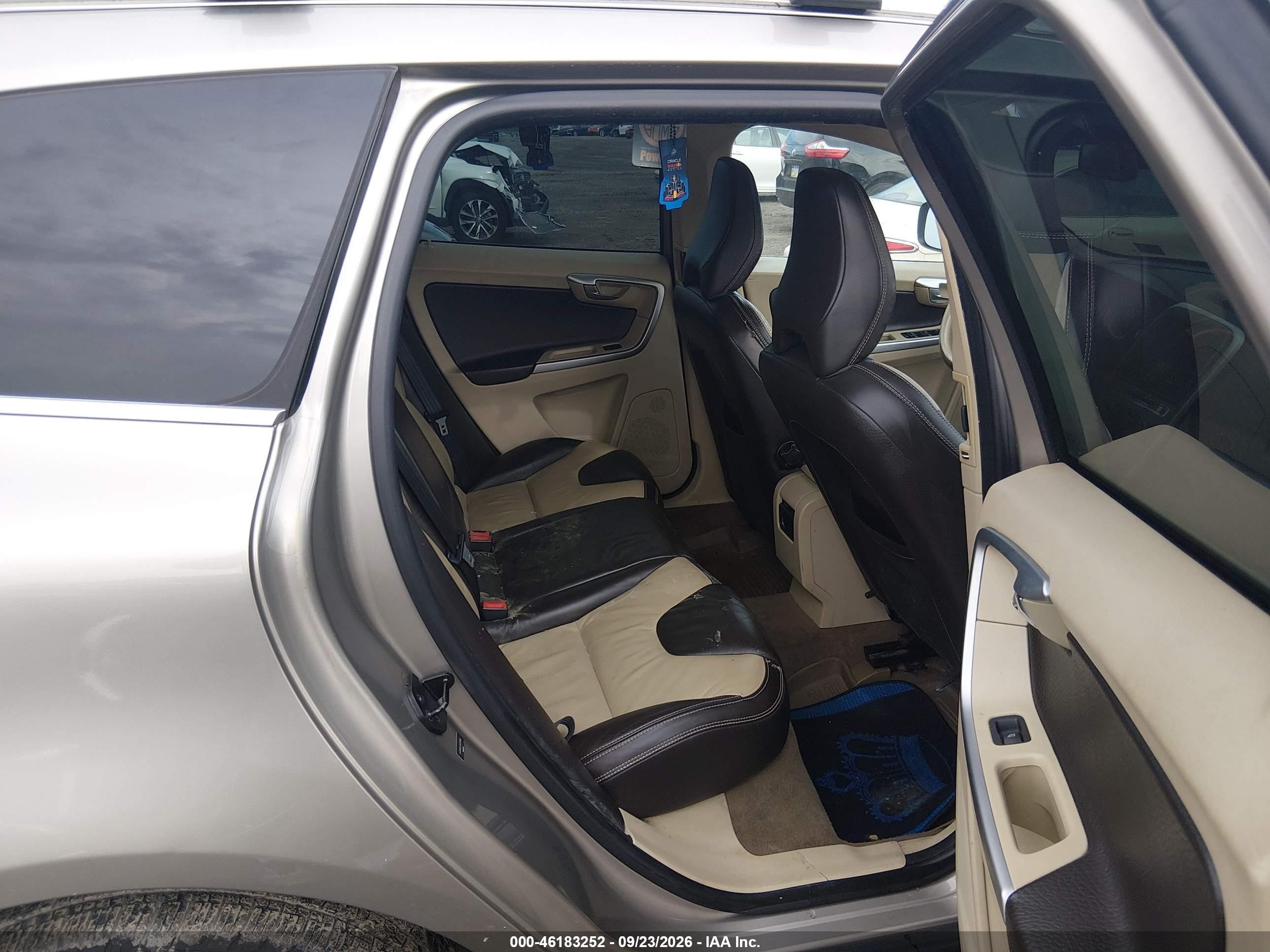2011 Volvo Xc60 VIN YV4952DL4B2197896 IAAI salvage auction — Unknown, Salvage (Pennsylvania), sold $375 on 2026-10-03 (photo 8)