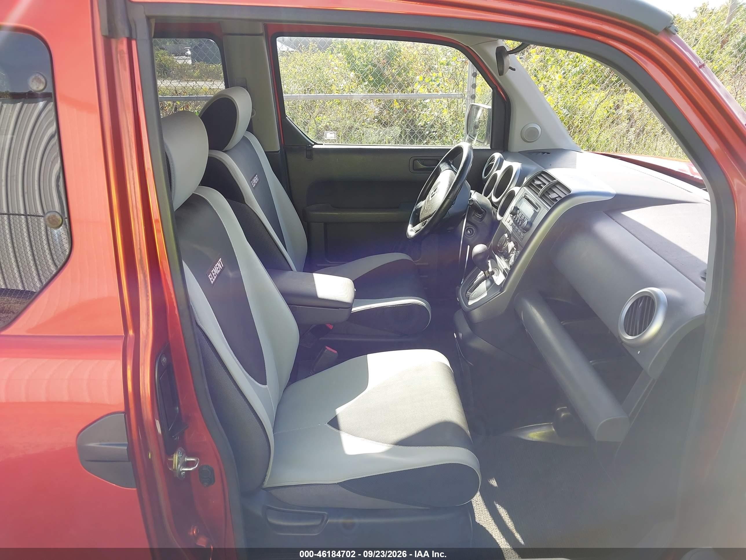 2004 Honda Element VIN 5J6YH28514L010090 IAAI salvage auction — Normal Wear, Clear (Pennsylvania), sold $550 on 2026-10-01 (photo 5)