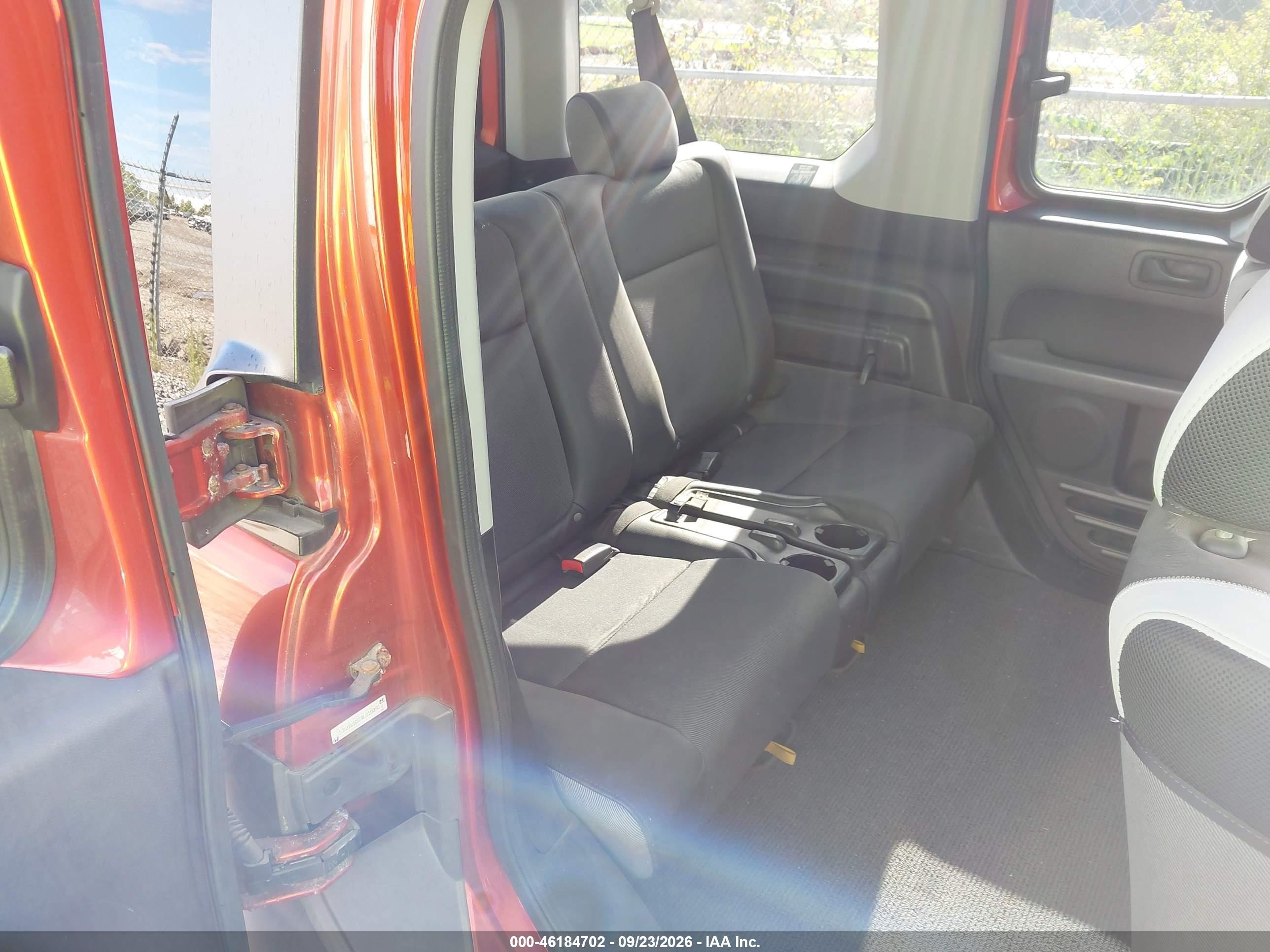 2004 Honda Element VIN 5J6YH28514L010090 IAAI salvage auction — Normal Wear, Clear (Pennsylvania), sold $550 on 2026-10-01 (photo 8)