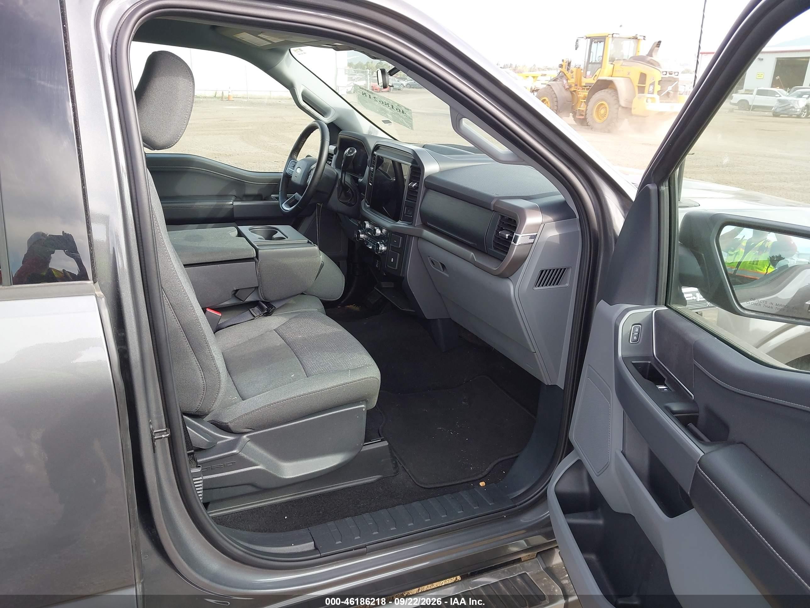 2025 Ford F-150 VIN 1FTFW3L50SKD98299 IAAI salvage auction — Side, Enterprise Vehicles Clear Only (Oregon), sold $30,250 on 2026-09-25 (photo 5)