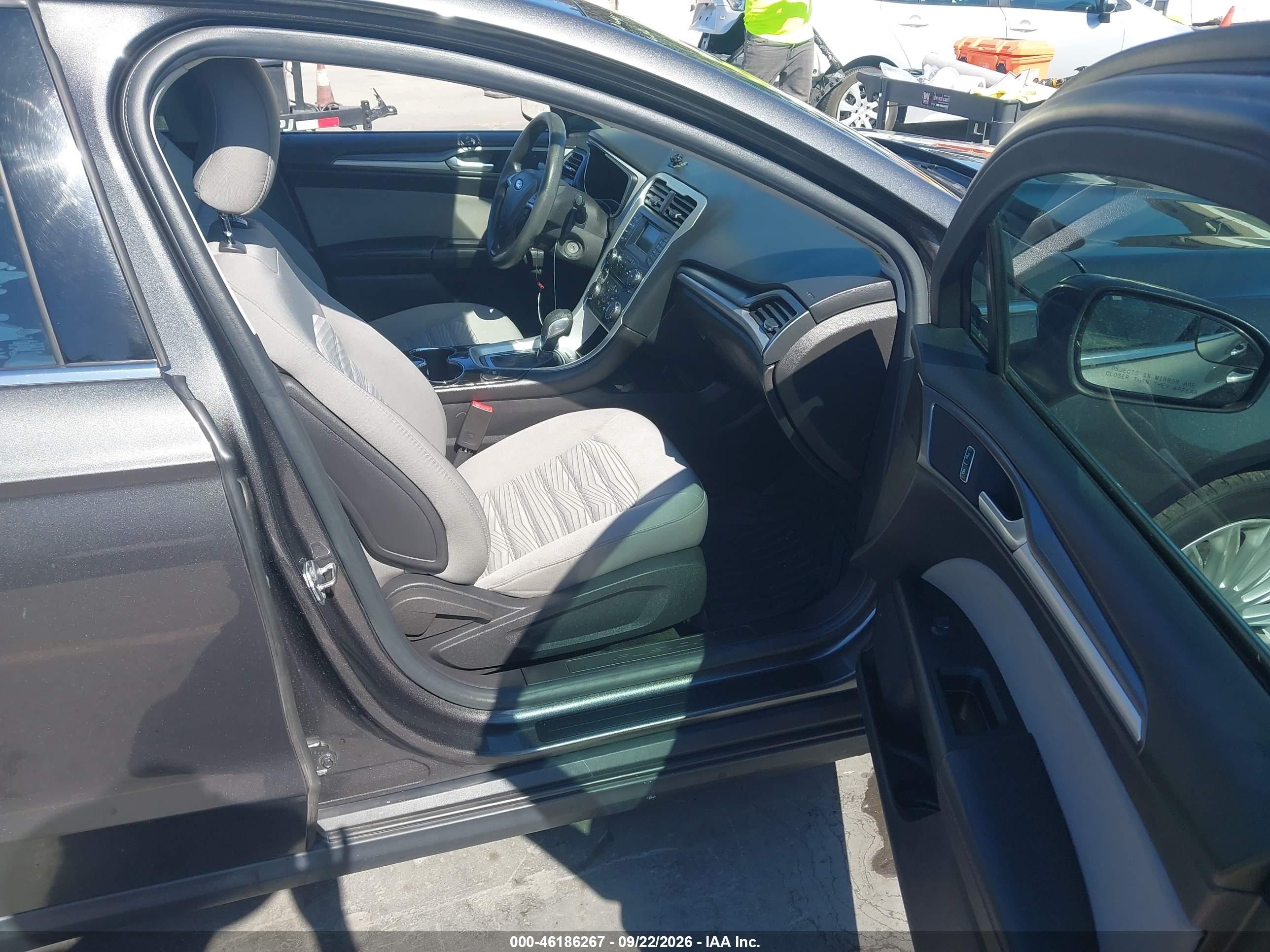 2016 Ford Fusion VIN 3FA6P0UU5GR234637 IAAI salvage auction — Normal Wear, Clear - Dealer Only (California), sold $1,800 on 2026-10-07 (photo 5)