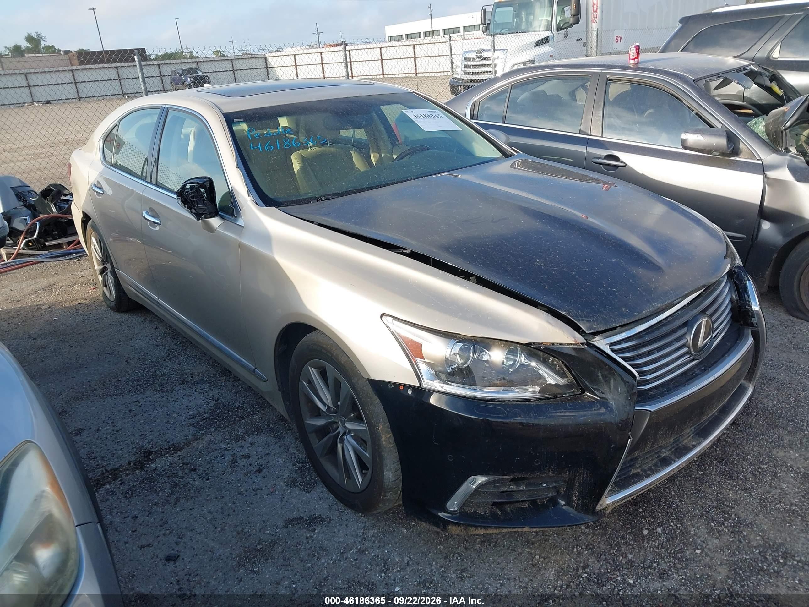 2014 Lexus LS 460 VIN JTHCL5EF5E5022342 — IAAI salvage auction photo