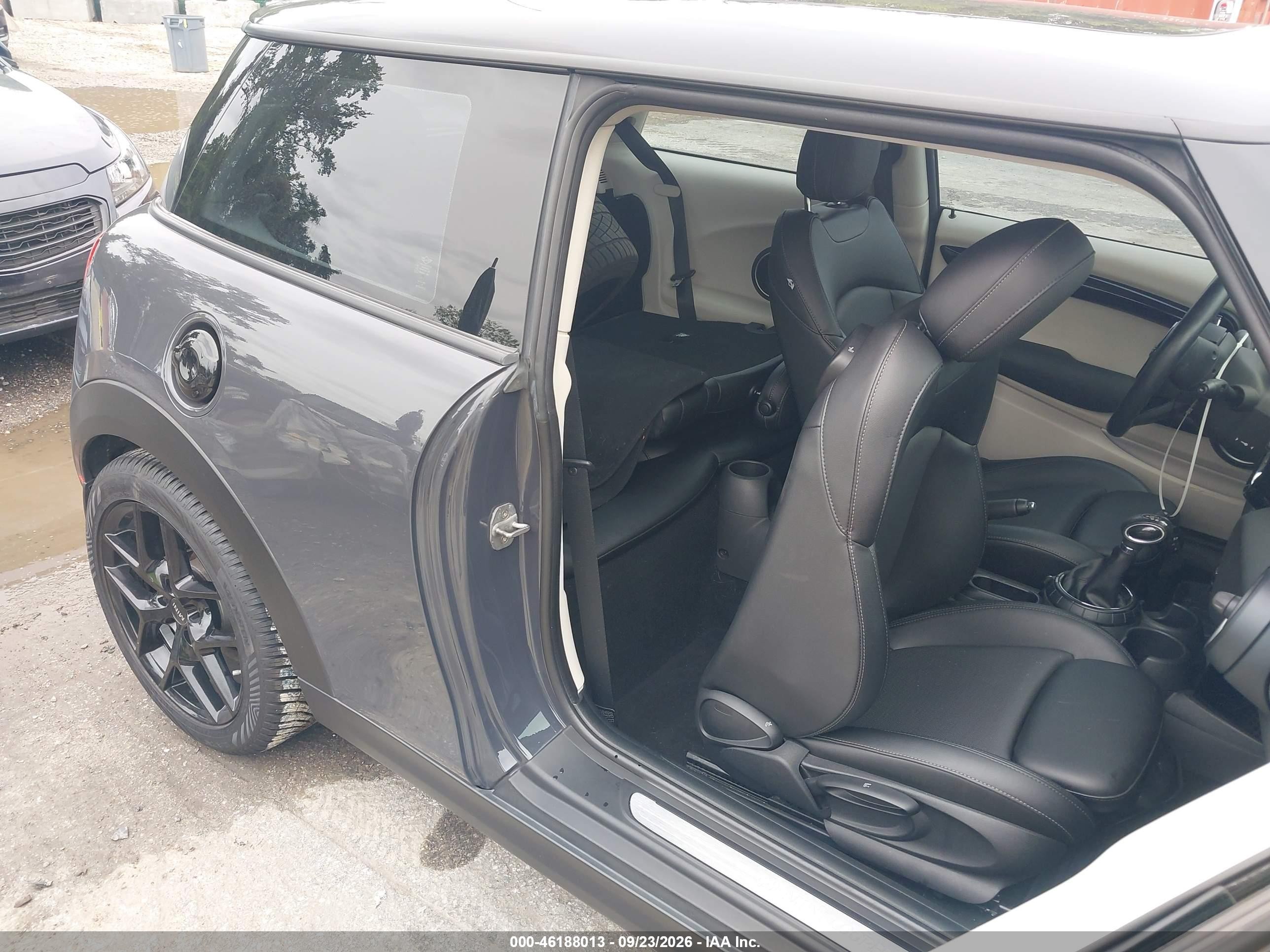 2014 Mini Hard top VIN WMWXM7C5XET986269 IAAI salvage auction — Unknown, Salvage - Greater Than 75% (Maryland), sold $1,250 on 2026-10-01 (photo 8)