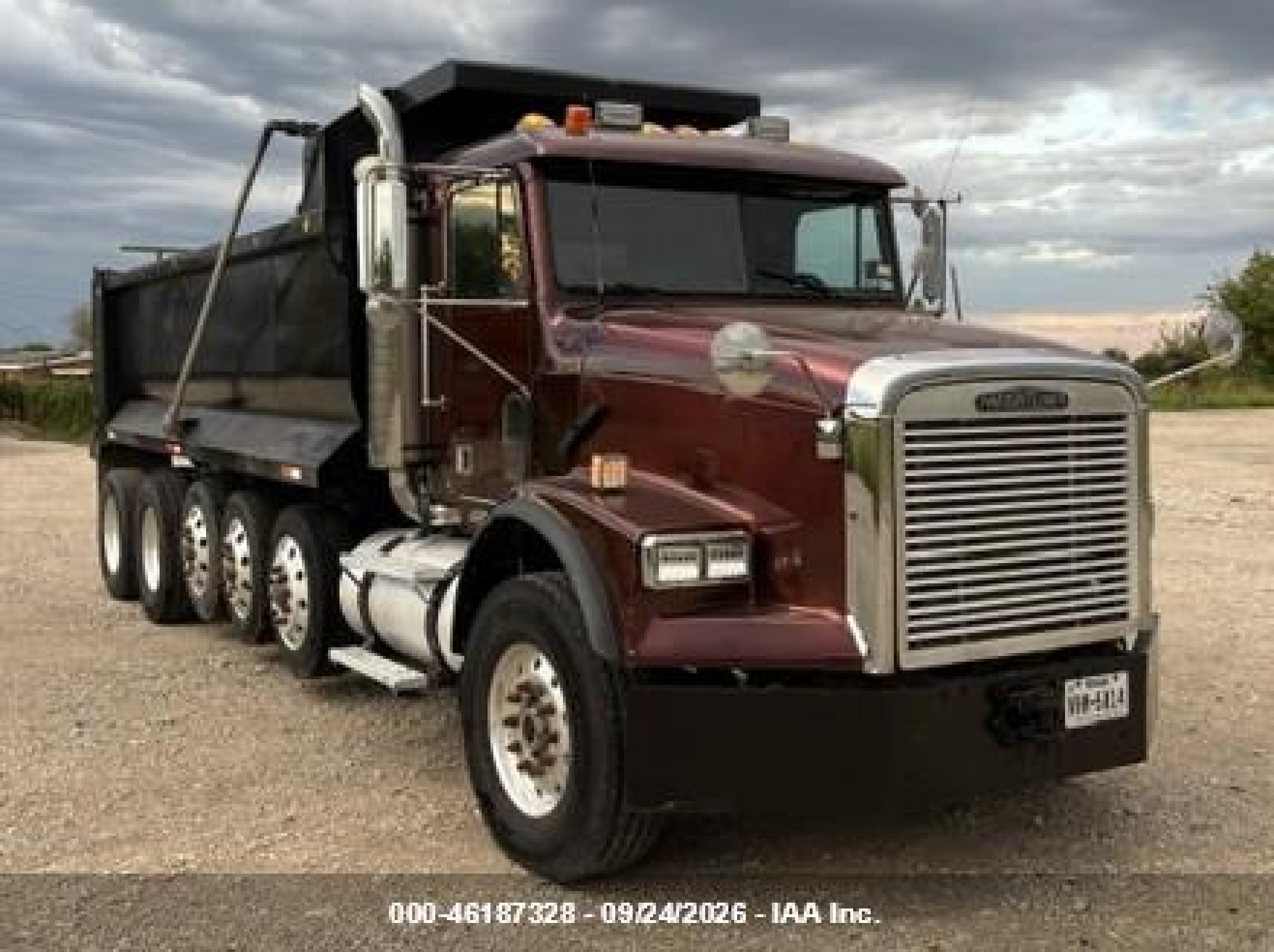 1997 Freightliner Conventional VIN 2FVX6WEB6VA882916 — IAAI salvage auction photo
