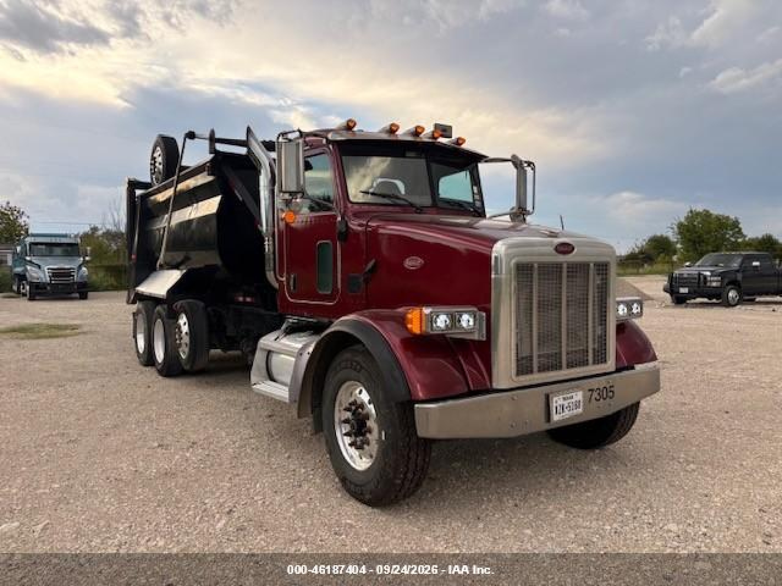 2007 Peterbilt 357 VIN 1NPALT0X37D669627 IAAI salvage auction — Normal Wear, Original (Texas), sold $60,000 on 2026-10-11 (photo 1)