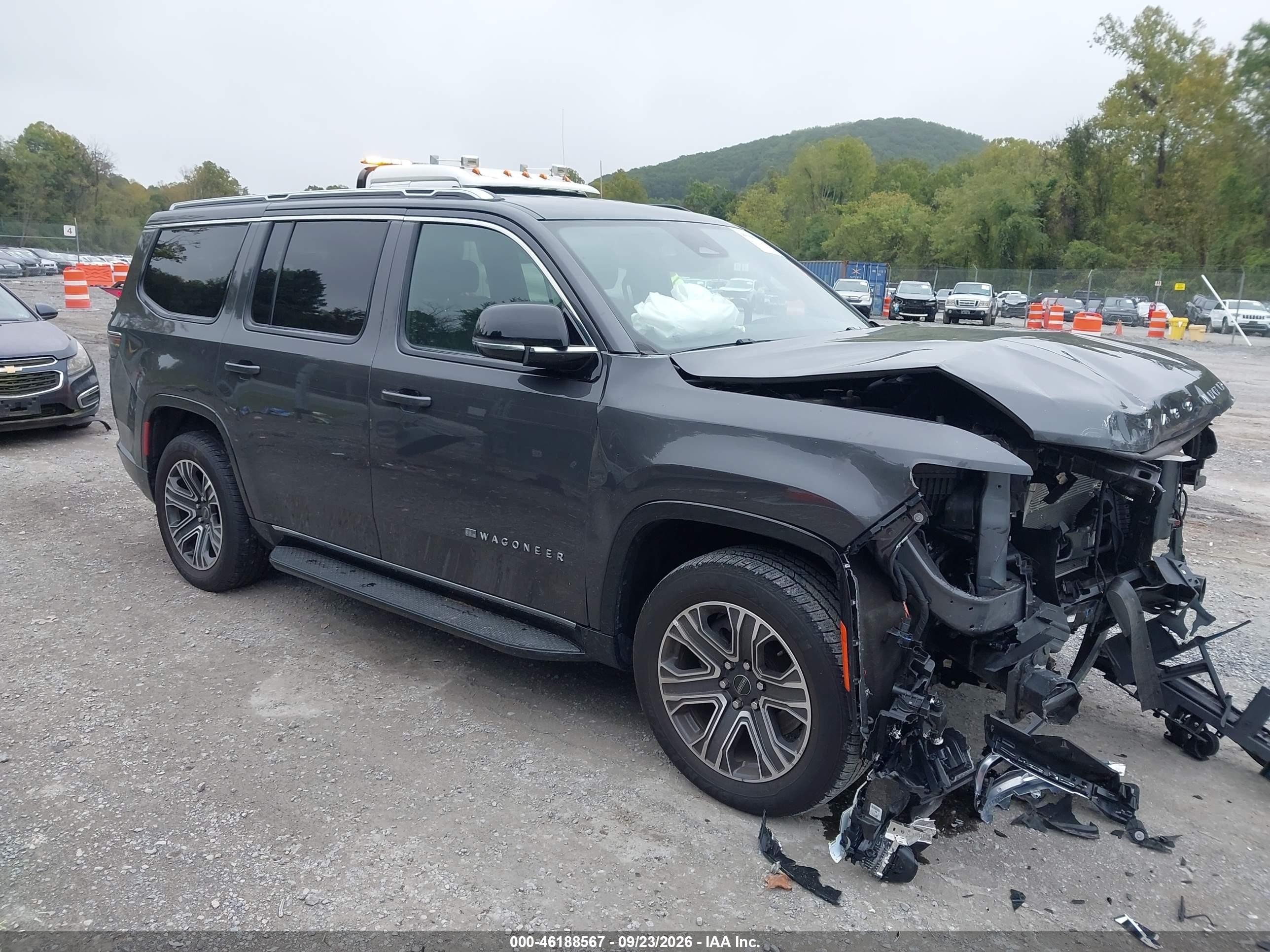 2025 Jeep Wagoneer VIN 1C4SJVBP3SS530094 — IAAI salvage auction photo