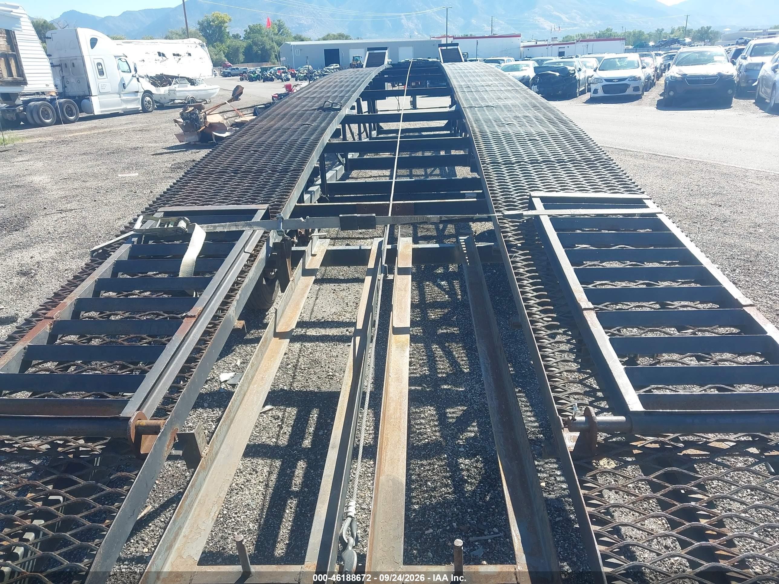 2018 Kaufman trailers Car carrier VIN 5VGFW5036JL009237 IAAI salvage auction — Side, Salvage (Utah), sold $625 on 2026-10-14 (photo 8)