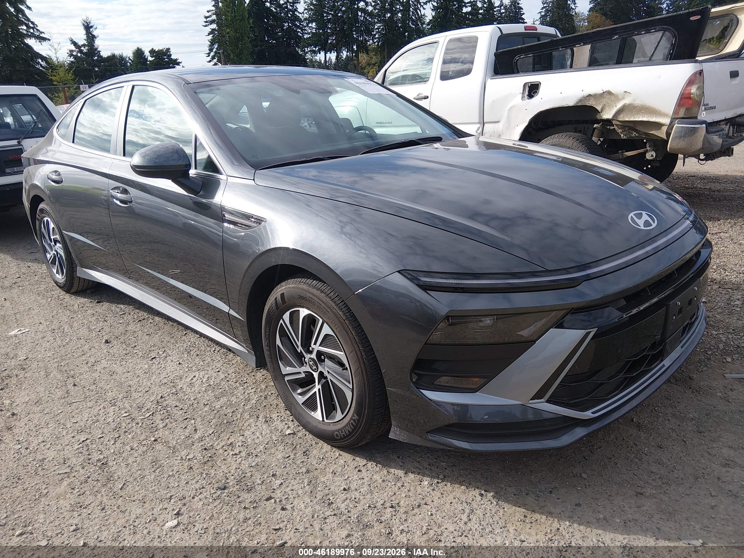 2026 Hyundai Sonata Hybrid VIN KMHL24JJ5TA165655 — IAAI salvage auction photo