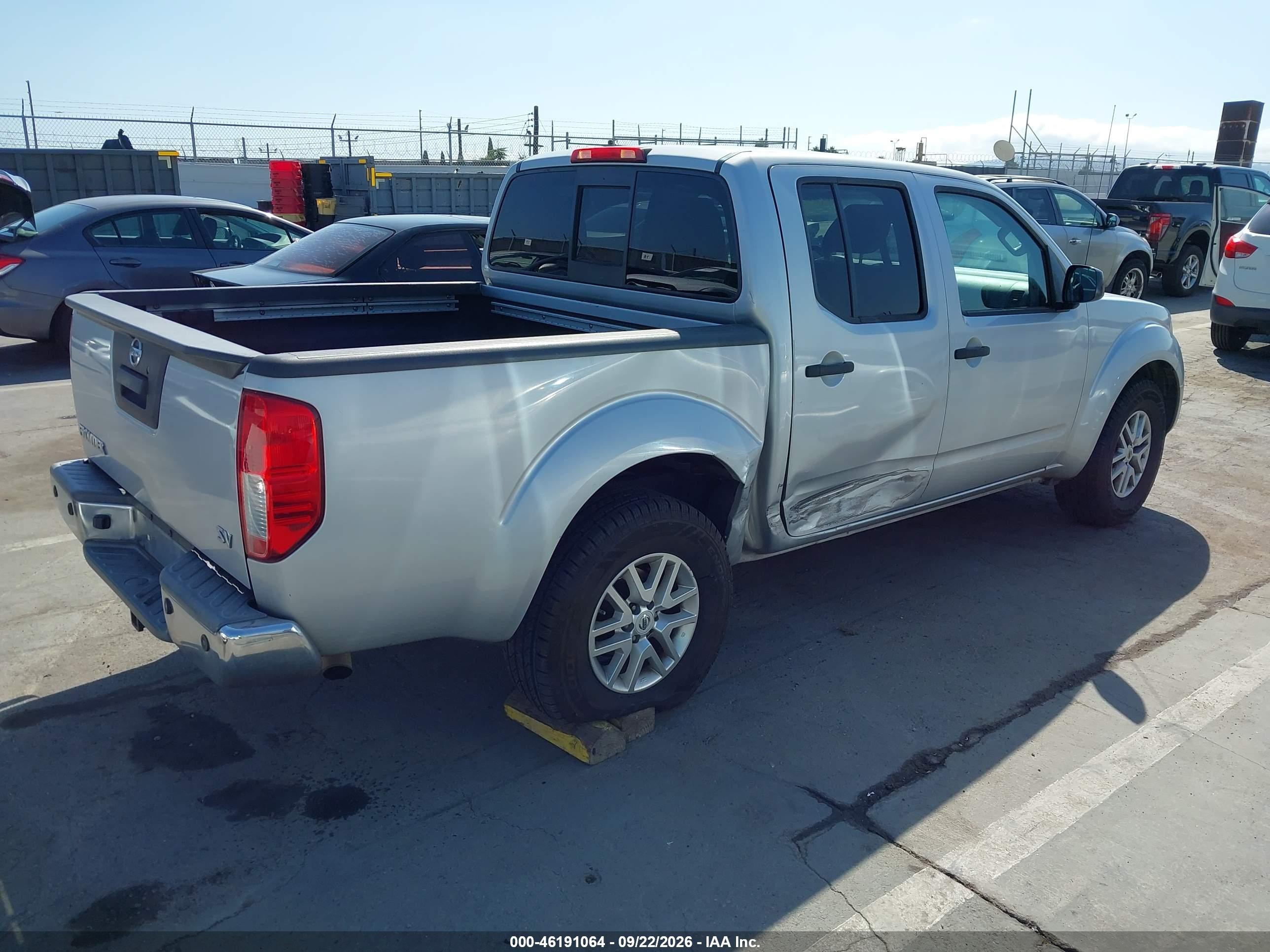 2016 Nissan Navara (frontier) VIN 1N6AD0ER7GN792139 IAAI salvage auction — Side, Salvage (California), sold $3,100 on 2026-10-08 (photo 4)