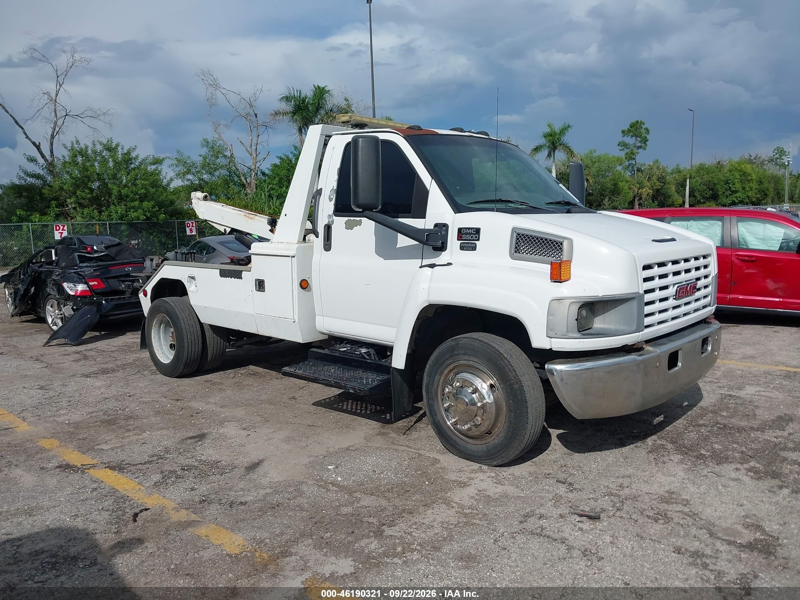 2005 GMC C5500 VIN 1GDE5C1275F527543 — IAAI salvage auction photo