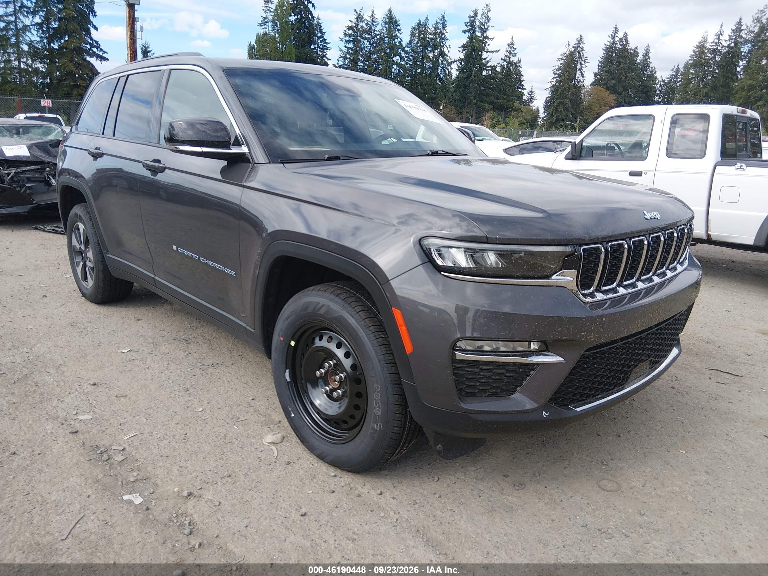 2024 Jeep Grand Cherokee VIN 1C4RJYB63RC132475 — IAAI salvage auction photo