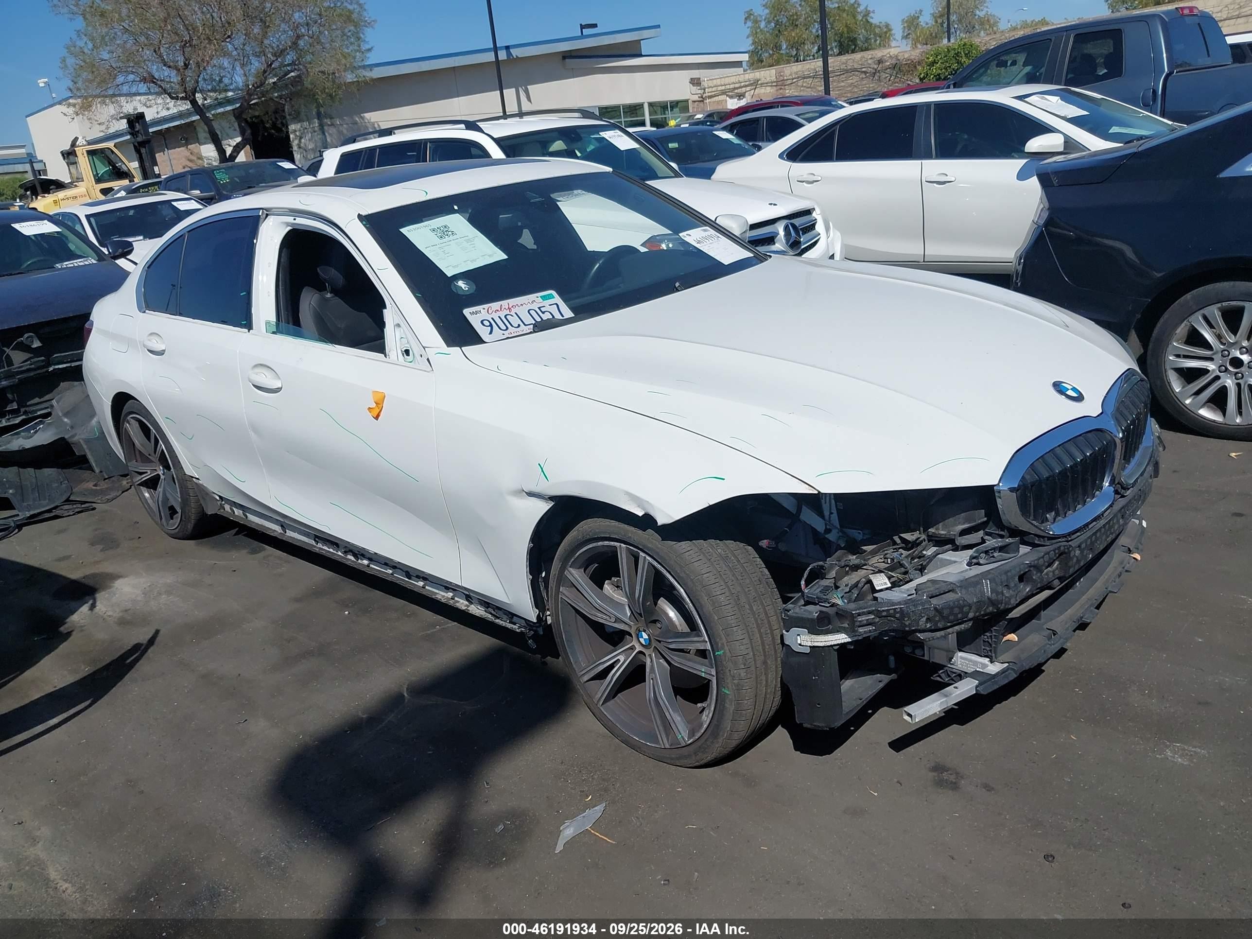 2022 BMW 3 Series VIN 3MW5R1J01N8C48526 — IAAI salvage auction photo