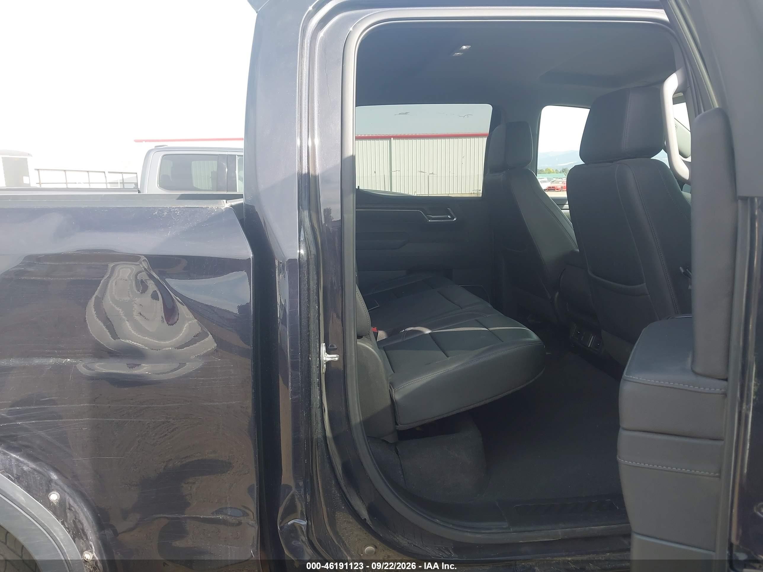 2025 GMC Sierra 1500 VIN 3GTUUDED5SG302701 IAAI salvage auction — Rear End, Enterprise Vehicles Clear Only (Washington), sold $28,250 on 2026-09-25 (photo 8)