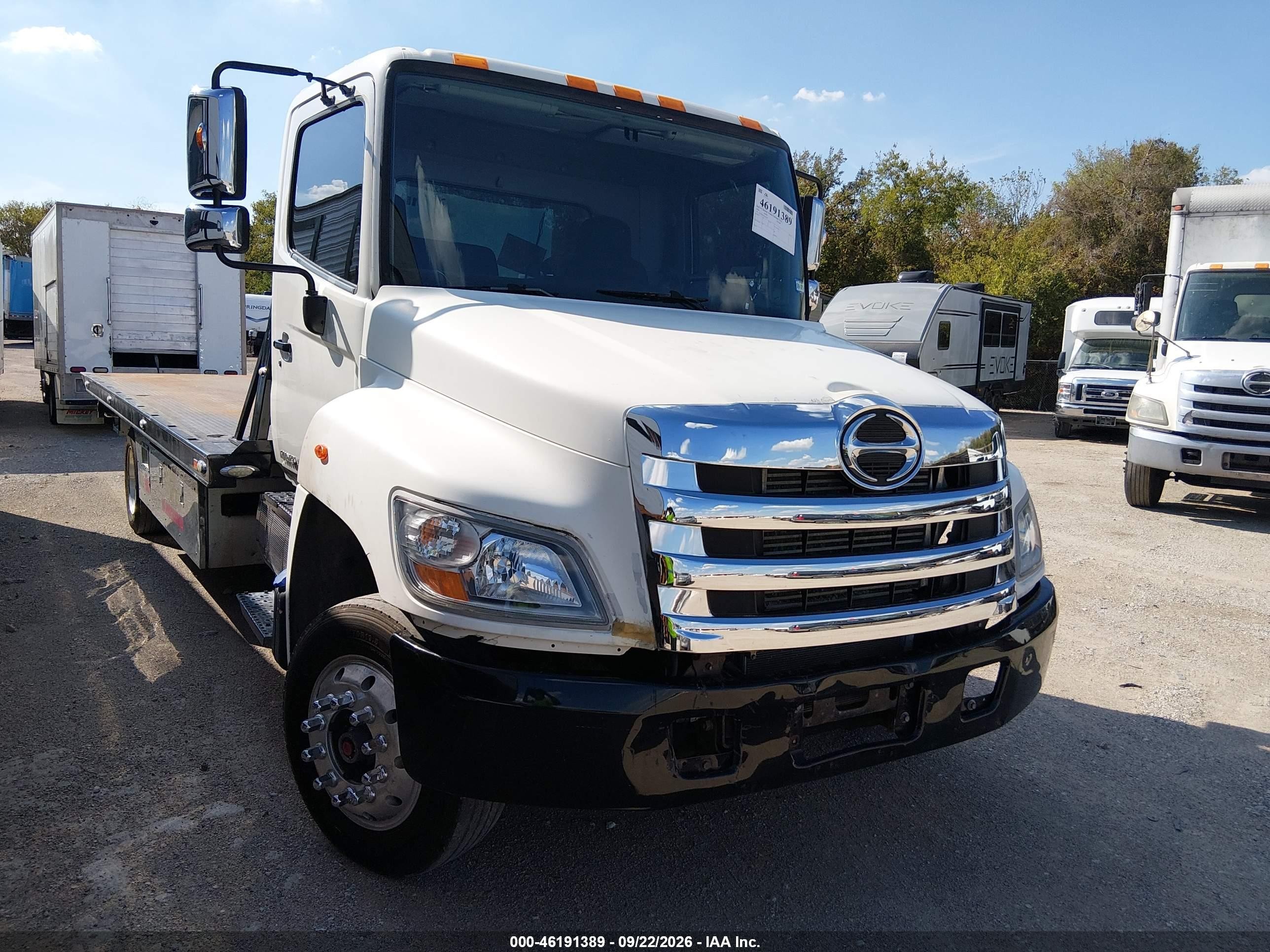 2018 Hino 258/268 VIN 5PVNJ8JN0J4S53065 — IAAI salvage auction photo