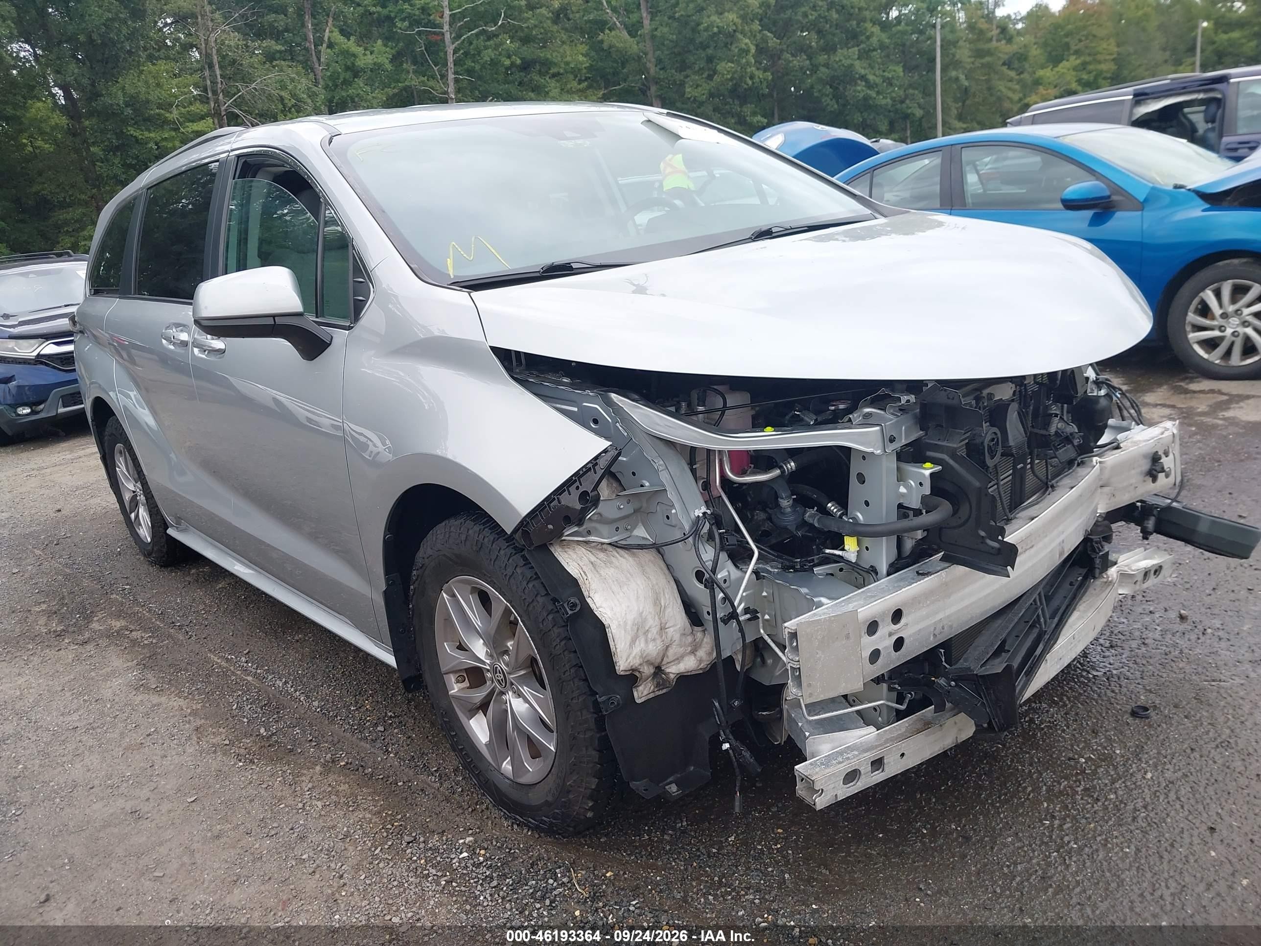 2022 Toyota Sienna VIN 5TDKSKFC2NS050001 — IAAI salvage auction photo
