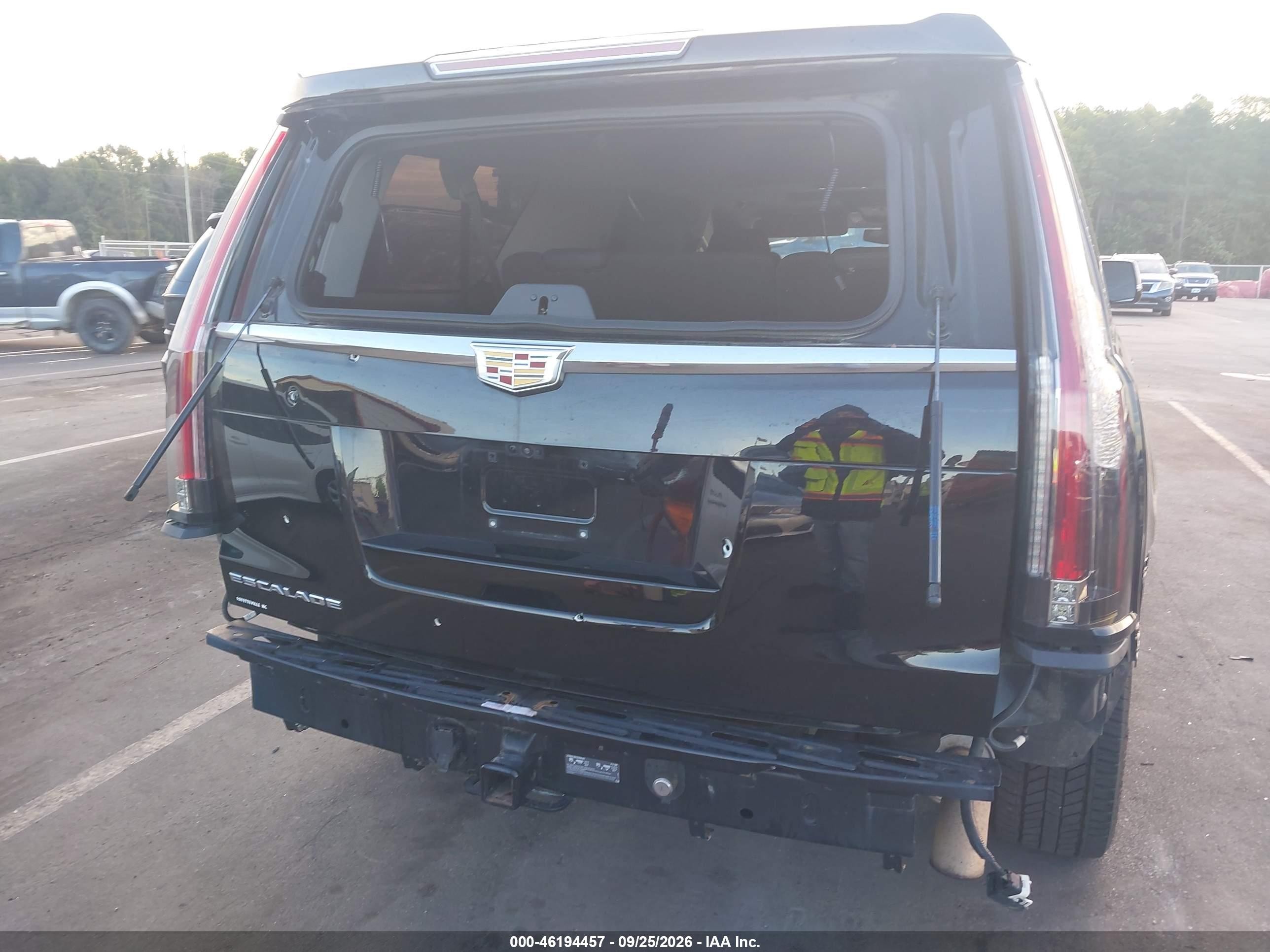 2020 Cadillac Escalade esv VIN 1GYS4HKJ2LR189651 IAAI salvage auction — Vandalized, Salvage (North Carolina), sold $13,900 on 2026-10-14 (photo 6)