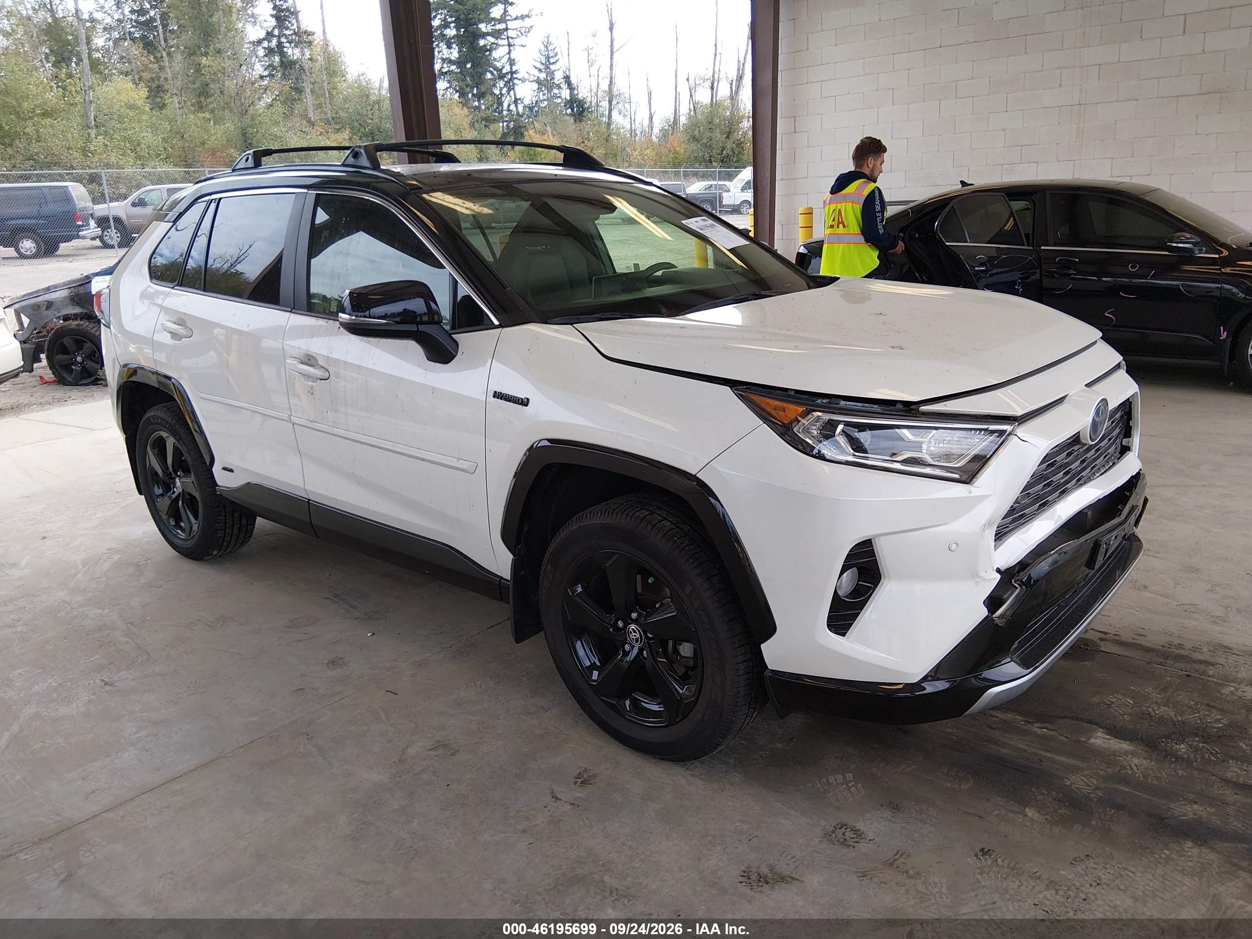 2020 Toyota RAV4 Hybrid VIN JTMEWRFVXLJ037888 — IAAI salvage auction photo