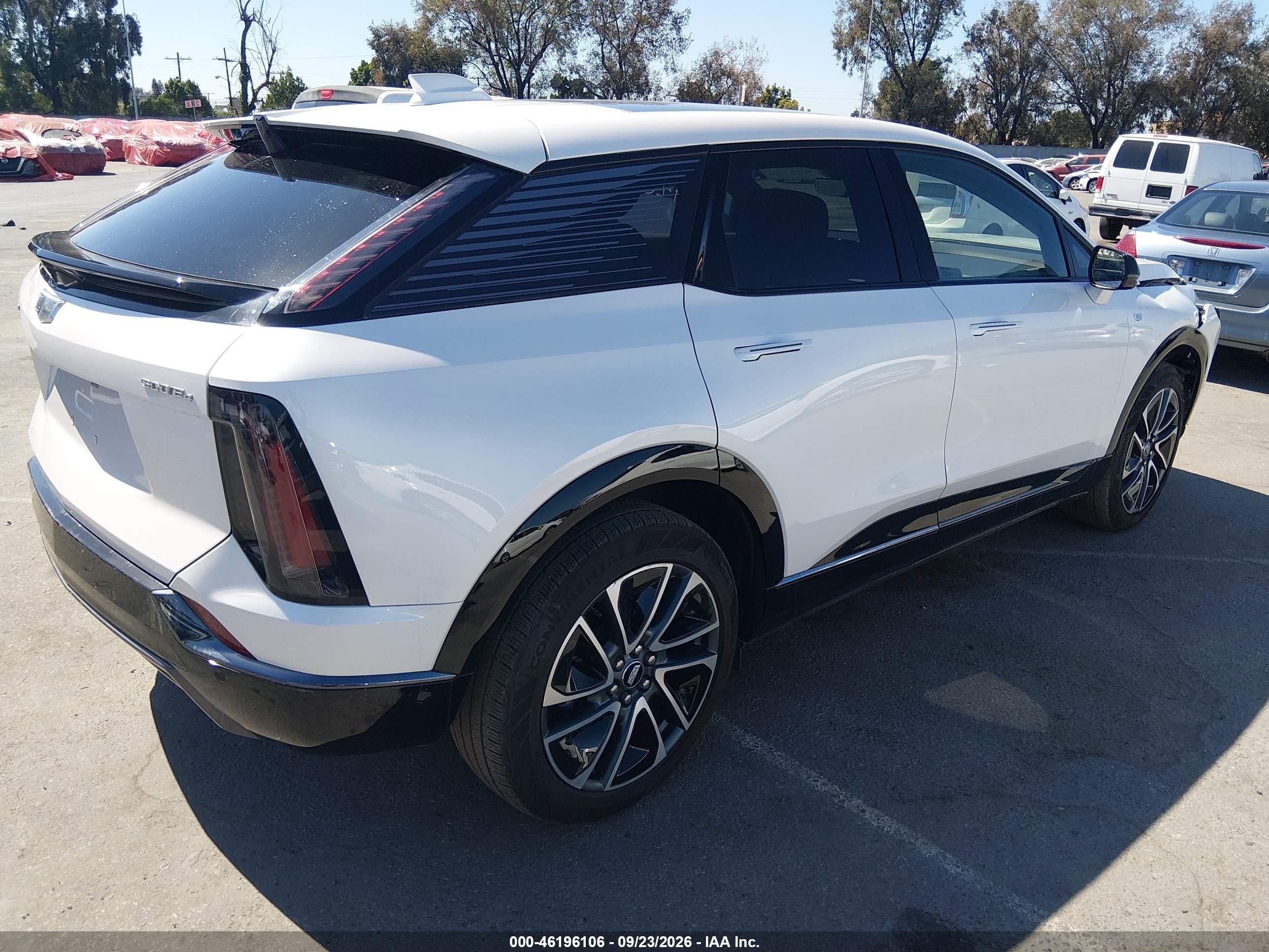 2025 Cadillac OPTIQ VIN 3GYK3GMR2SS207139 IAAI salvage auction — Front End, Salvage (California), sold $18,350 on 2026-10-08 (photo 4)