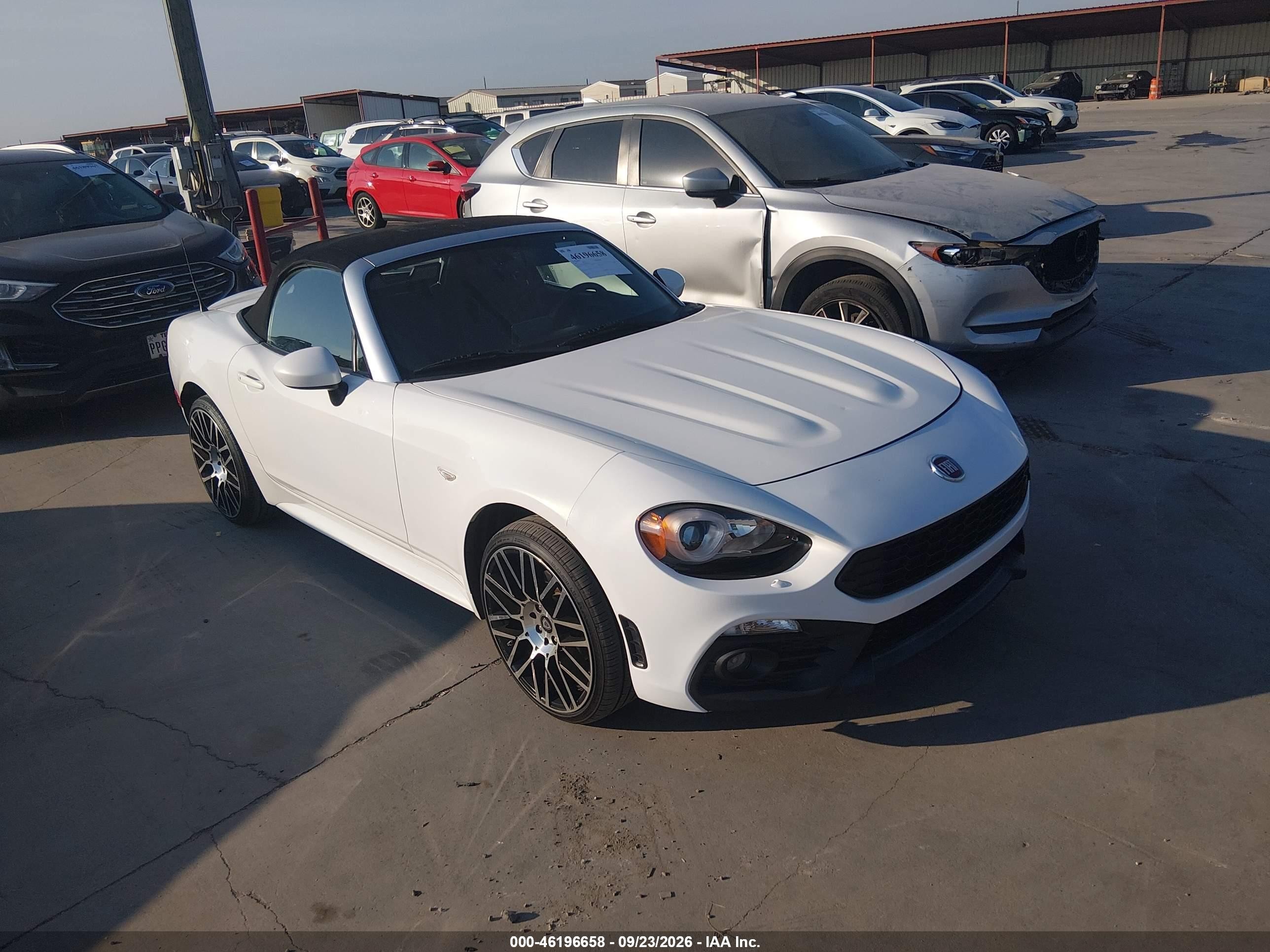 2017 Fiat 124 Spider VIN JC1NFAEK2H0101392 — IAAI salvage auction photo