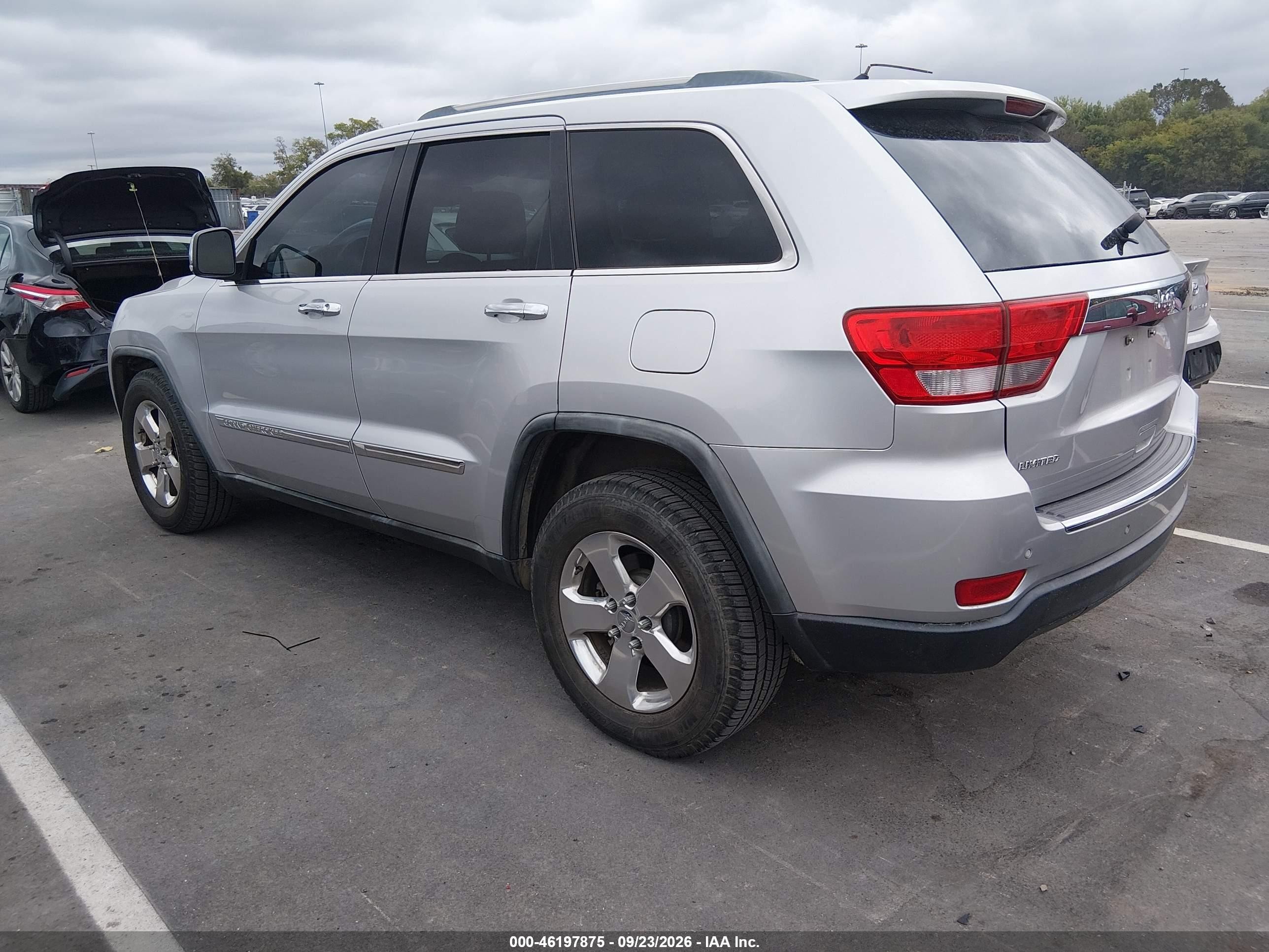2011 Jeep Grand Cherokee VIN 1J4RS5GG3BC558471 IAAI salvage auction — Normal Wear, Clear (Tennessee), sold $1,650 on 2026-10-02 (photo 3)