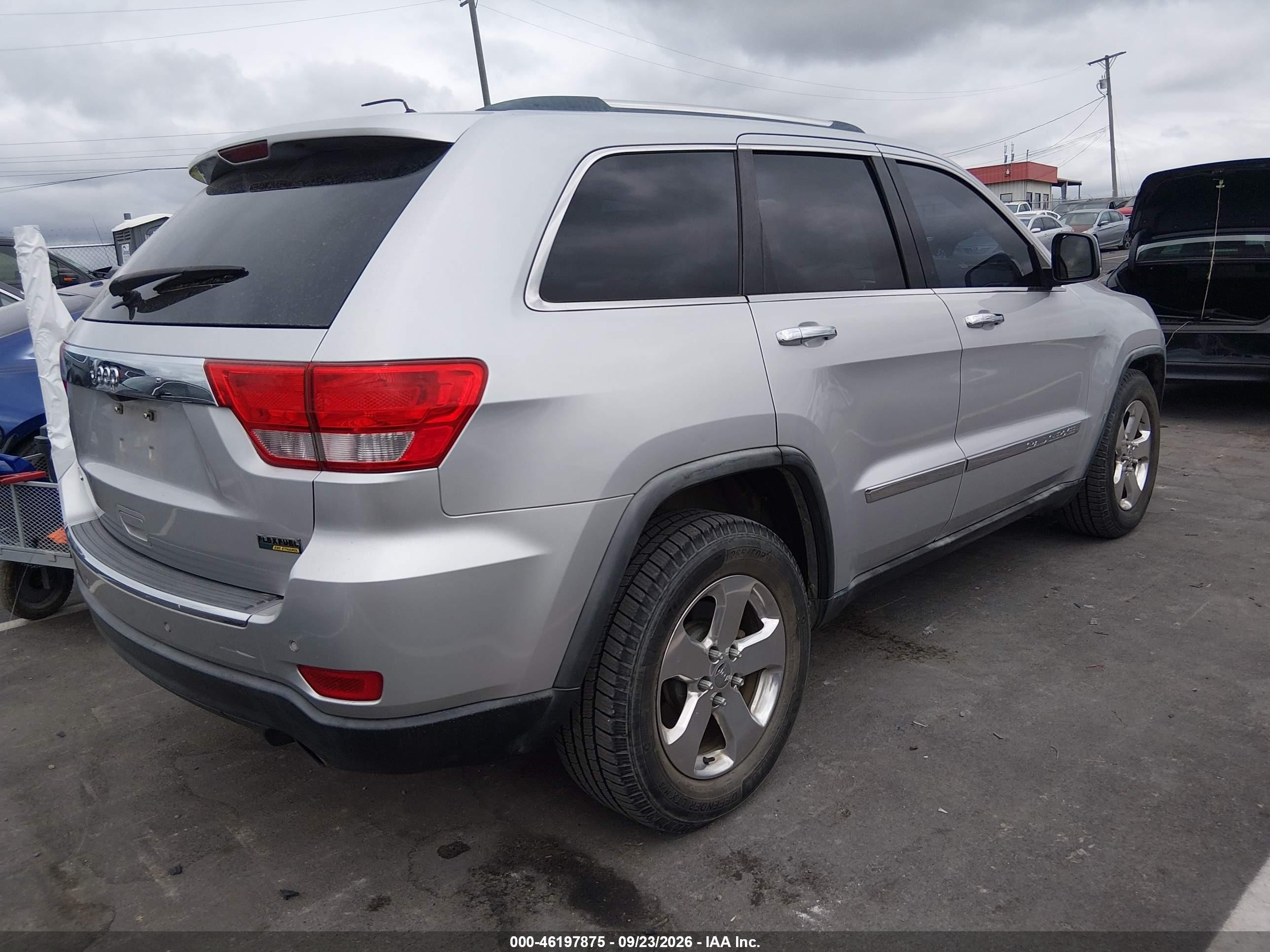 2011 Jeep Grand Cherokee VIN 1J4RS5GG3BC558471 IAAI salvage auction — Normal Wear, Clear (Tennessee), sold $1,650 on 2026-10-02 (photo 4)